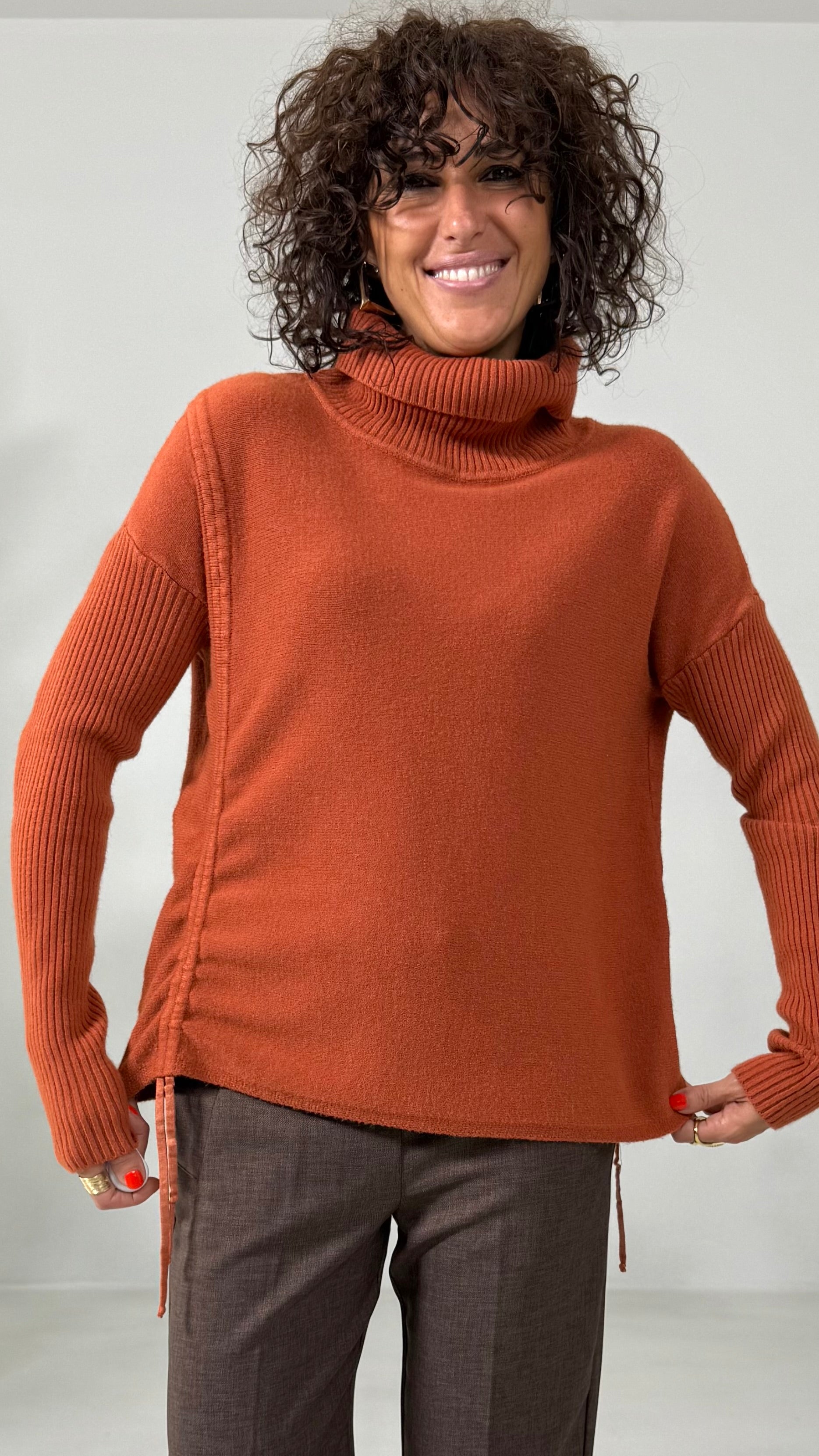 MAGLIA QUADRATA CON COULISSE IN CALDA VISCOSA