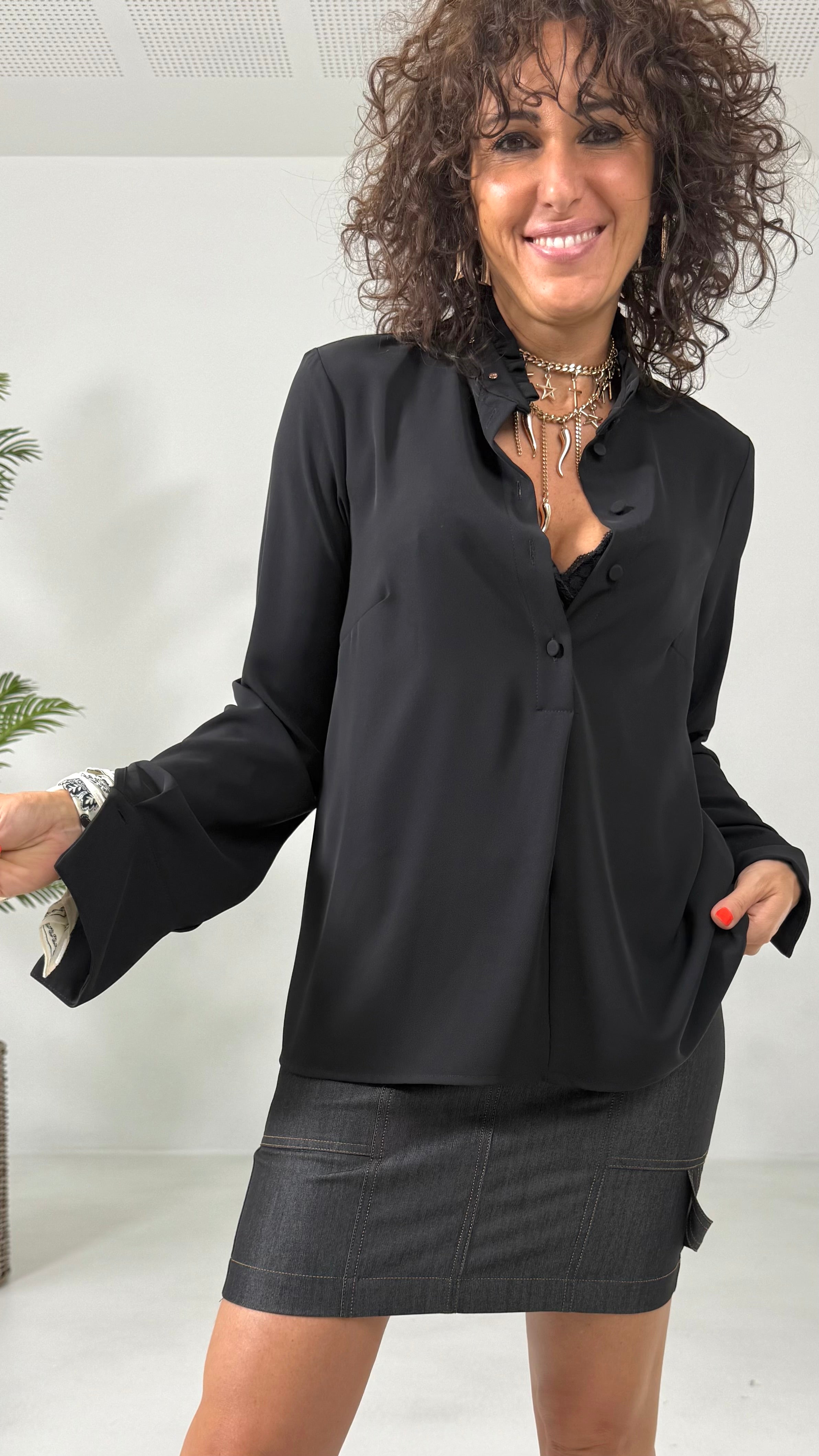 CAMICIA IN CADY FLUIDO CON BORCHIE COLLO