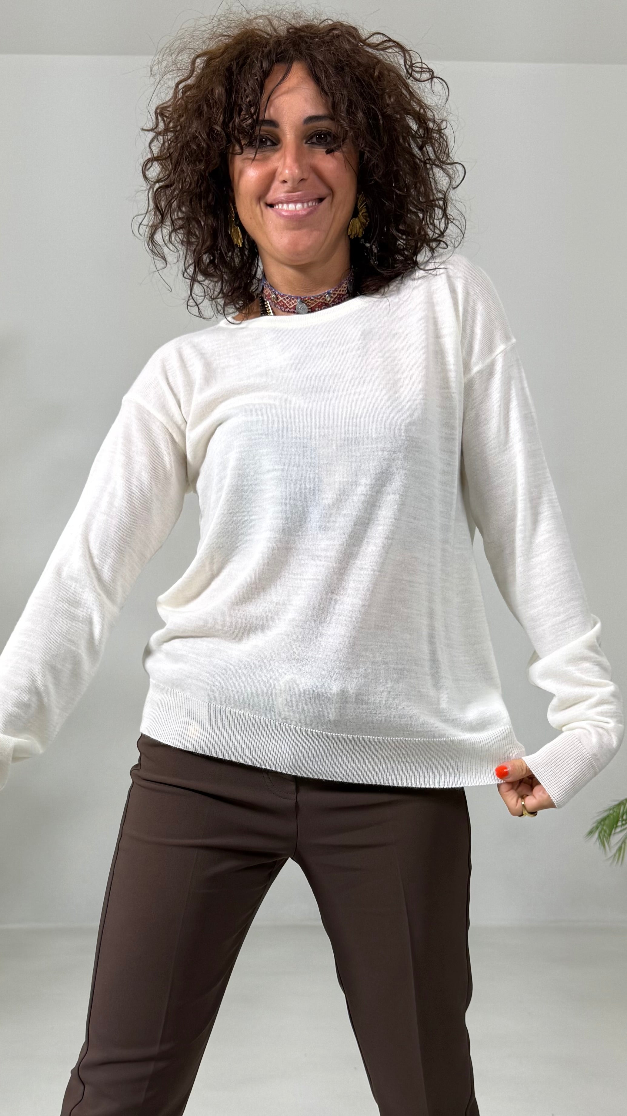 MAGLIA QUADRATA IN LANA VISCOSA CON APERTURA A GOCCIA