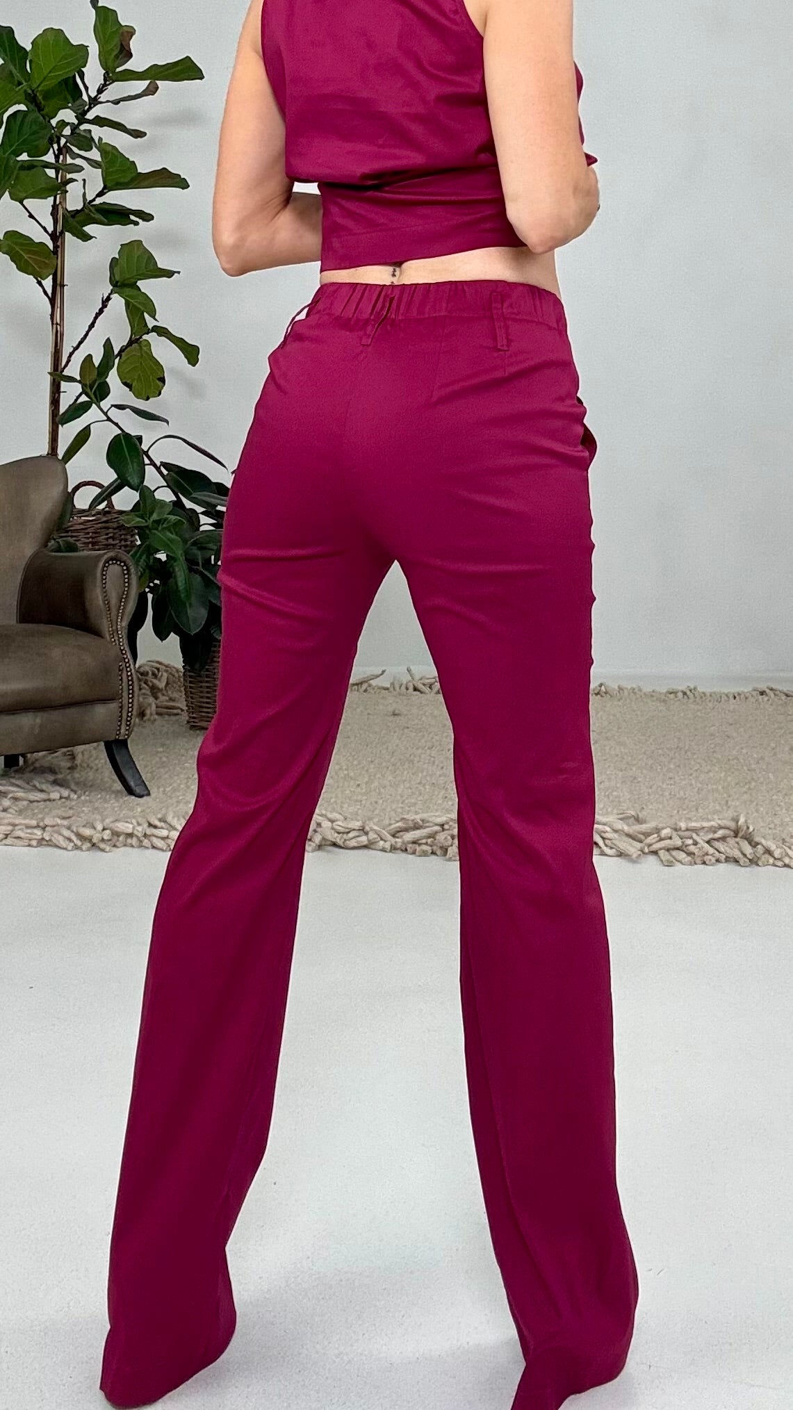 822 P25 AMARANTO PANTALONE PALAZZO SVASATO AL FONDO IN PELLE D UOVO