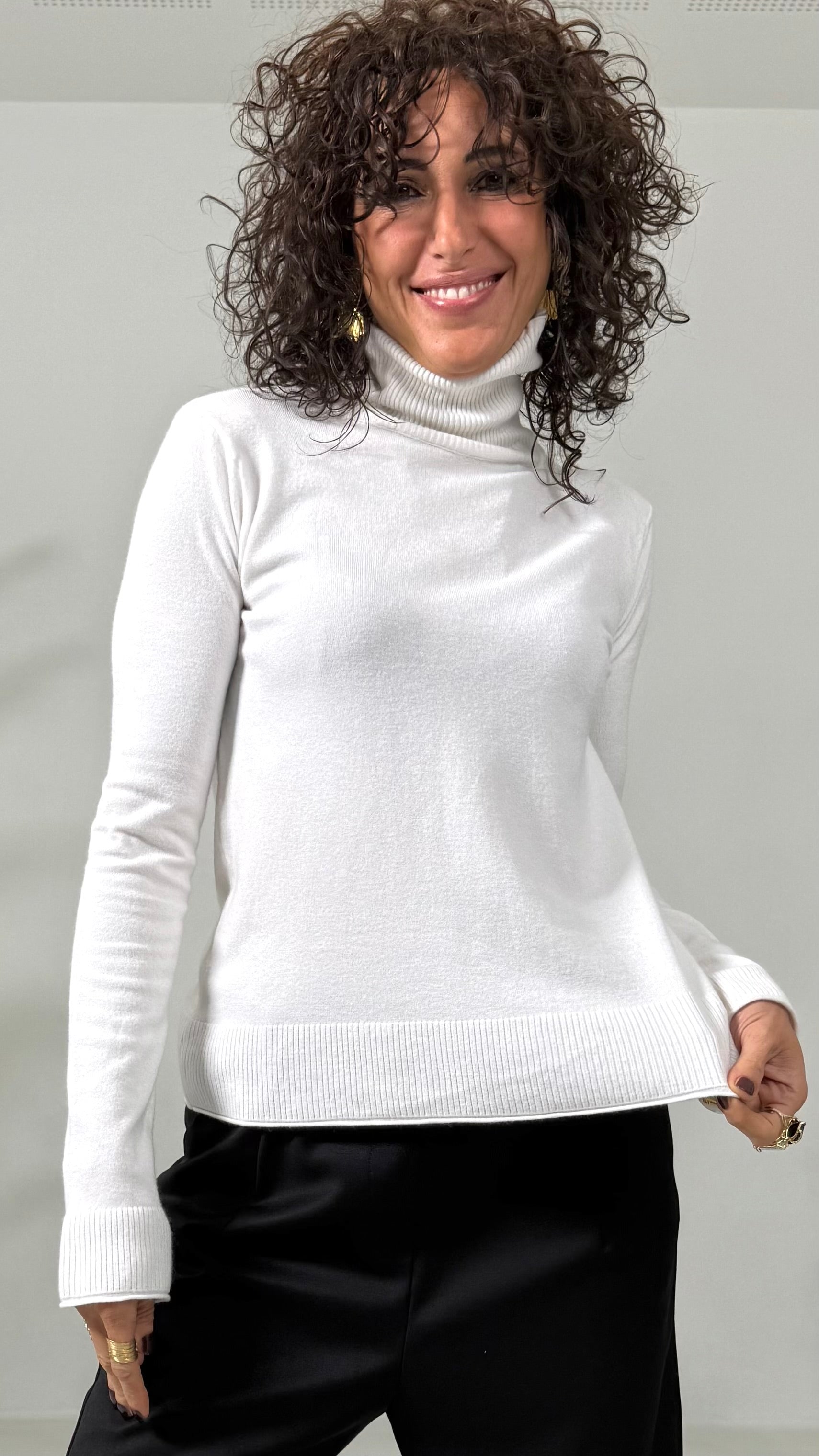 MAGLIA BASIC COLLO ALTO IN CALDA VISCOSA