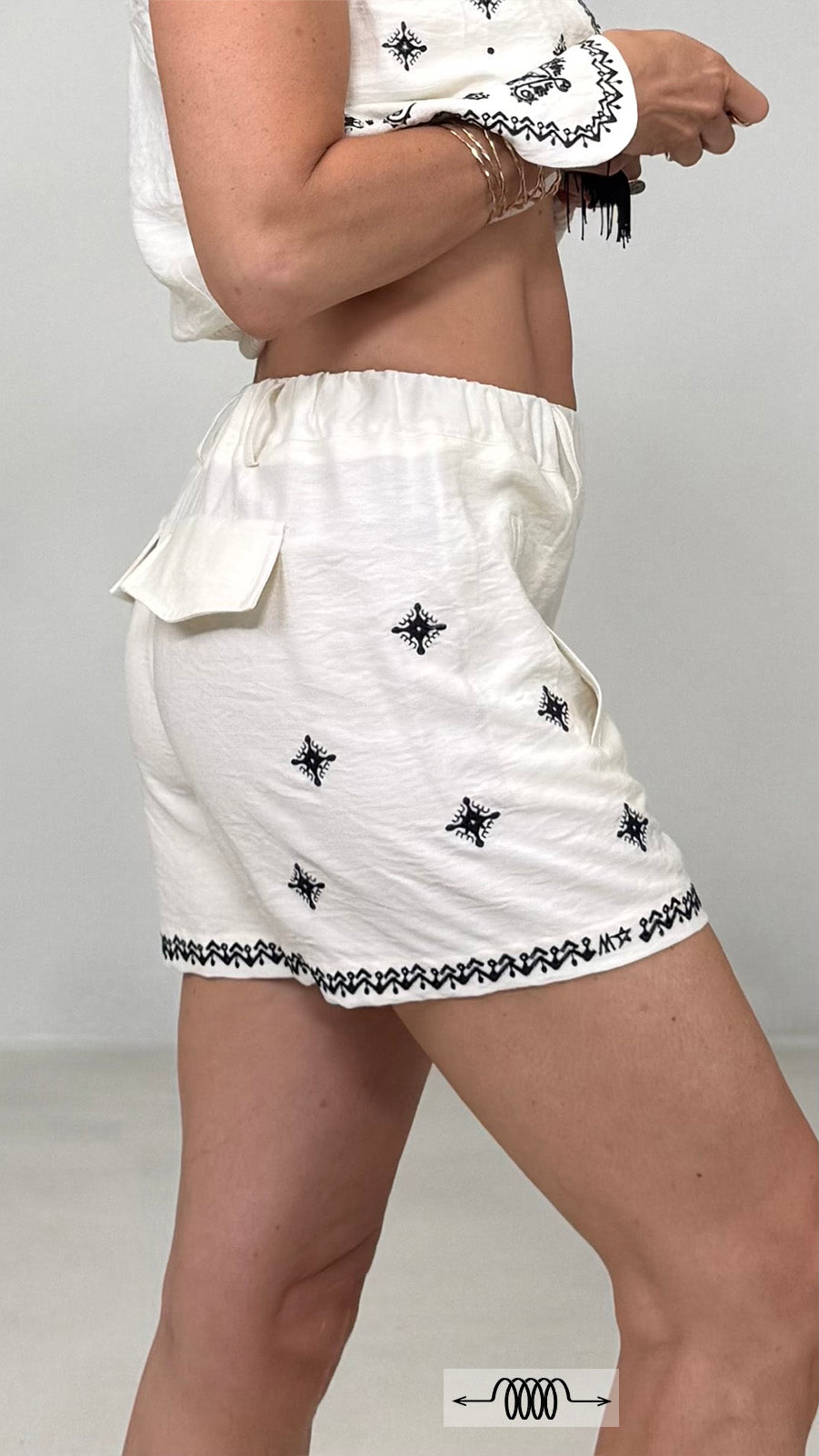 SHORTS IN VISCOSA CRASH CON RICAMI