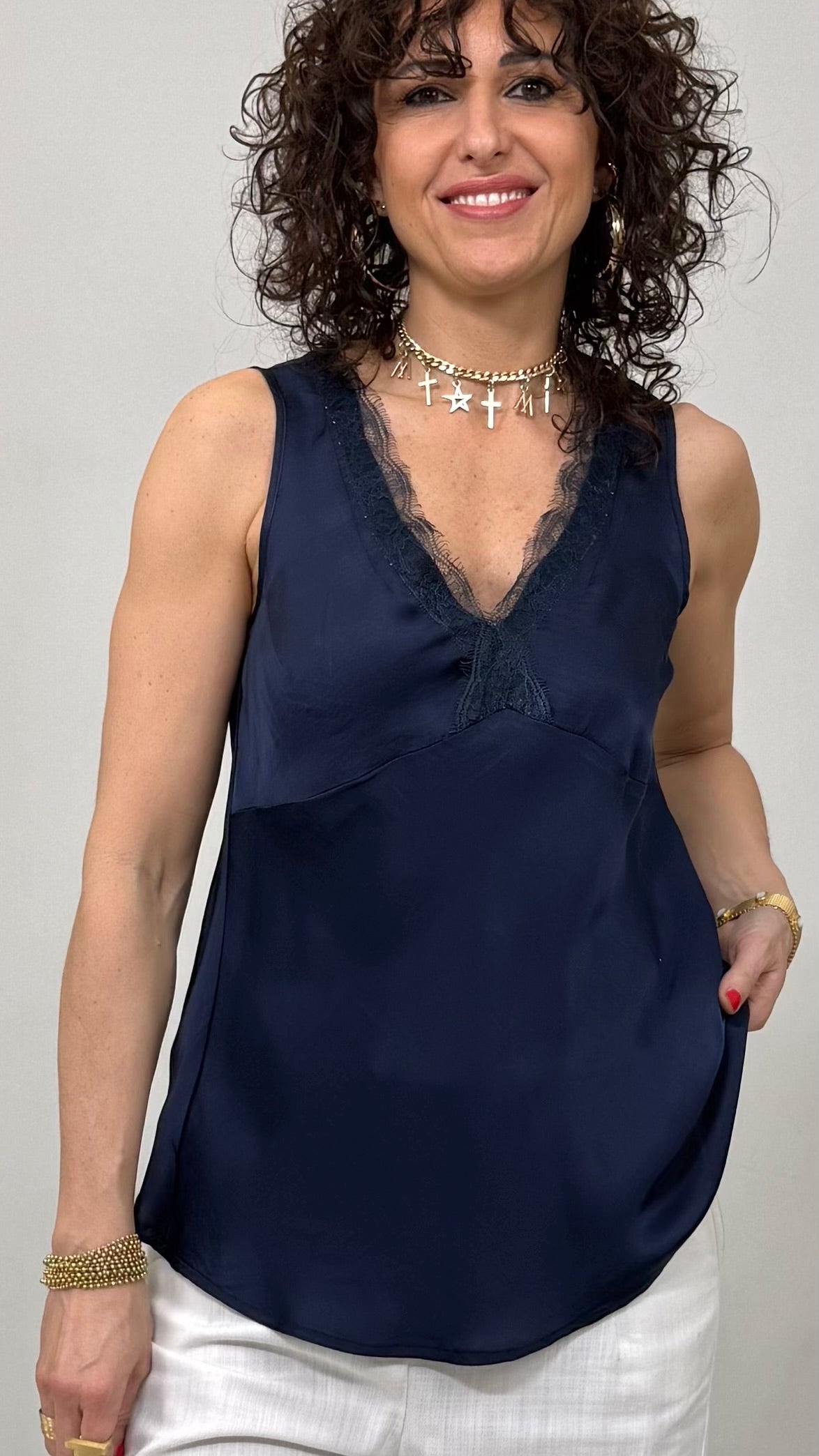 TOP RASO SPALLA LARGA PIZZO IN TONO