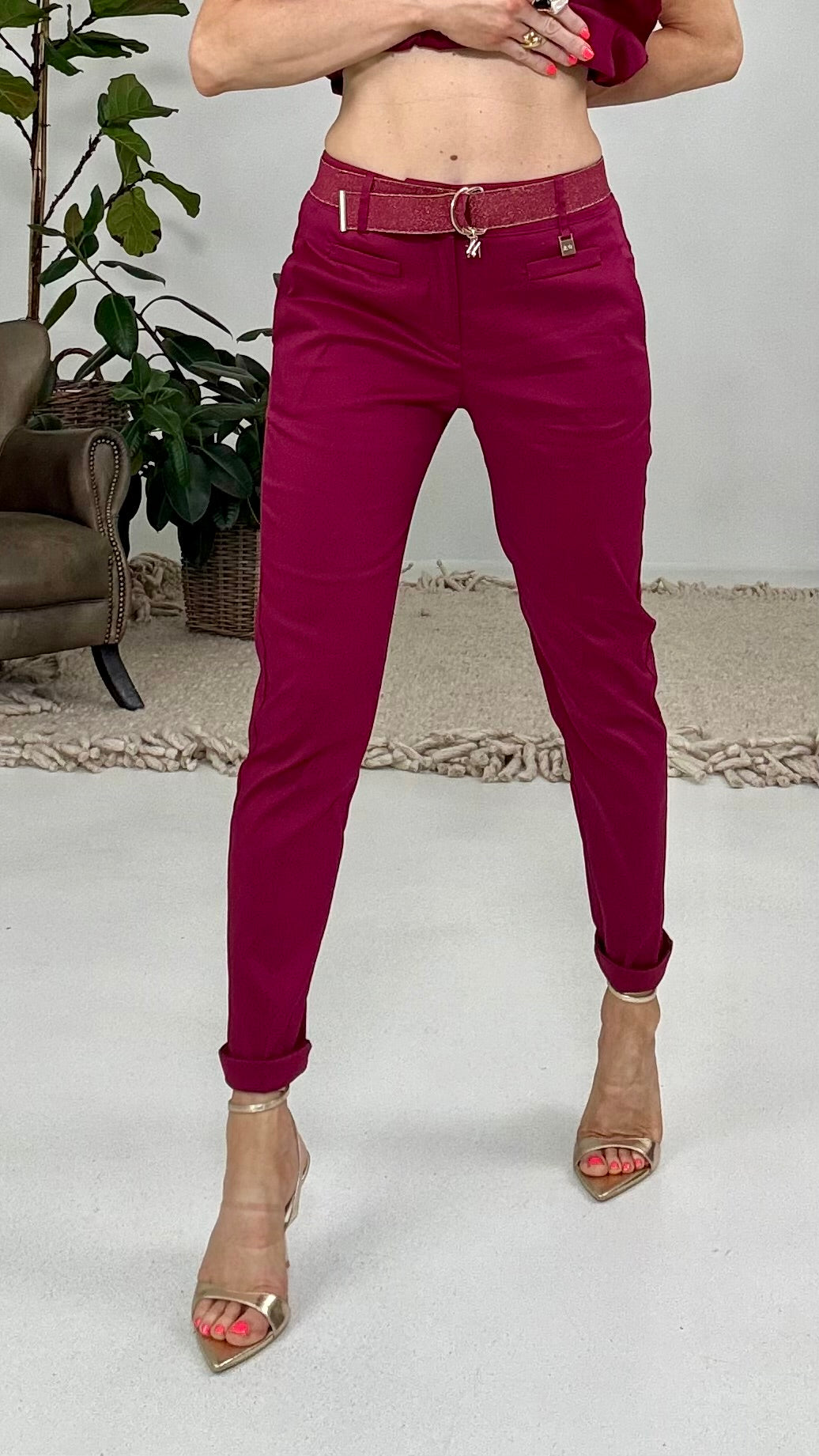 823 P25 AMARANTO PANTALONE CAROTA IN PELLE D UOVO