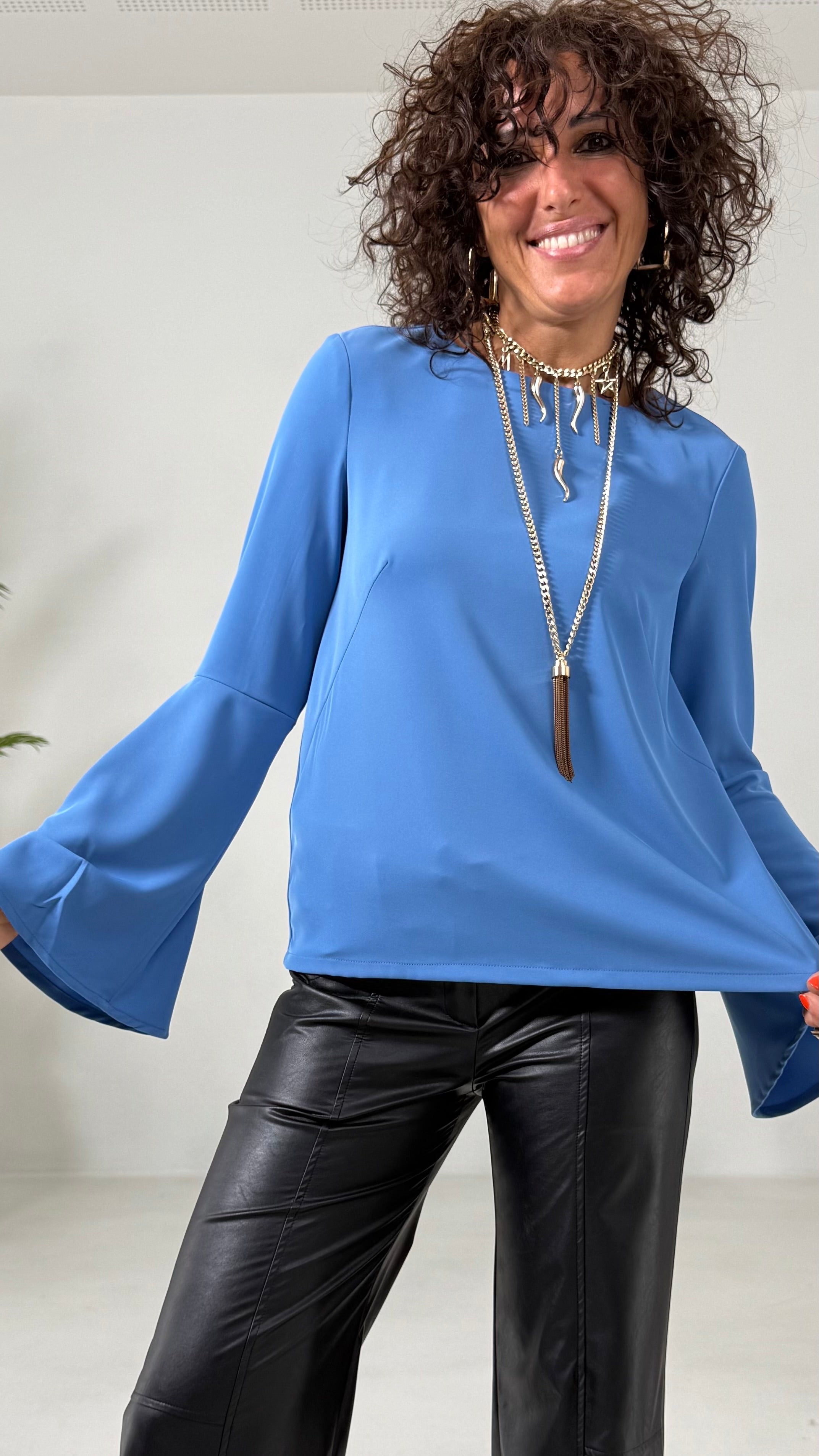 CAMICIA IN CADY FLUIDO CON MANICHE SVASATE