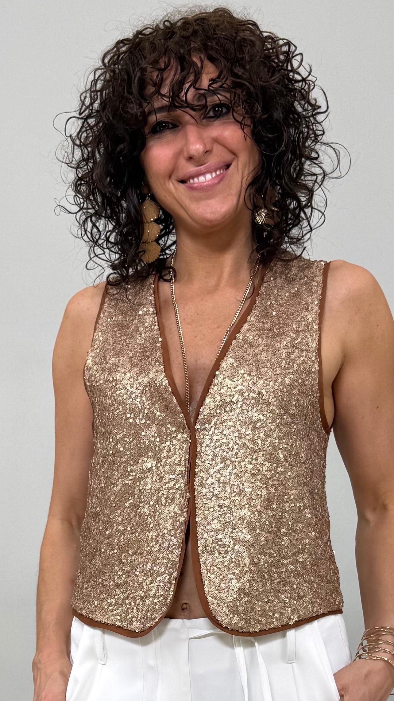 GILET IN PAILLETTES E MUSSOLA