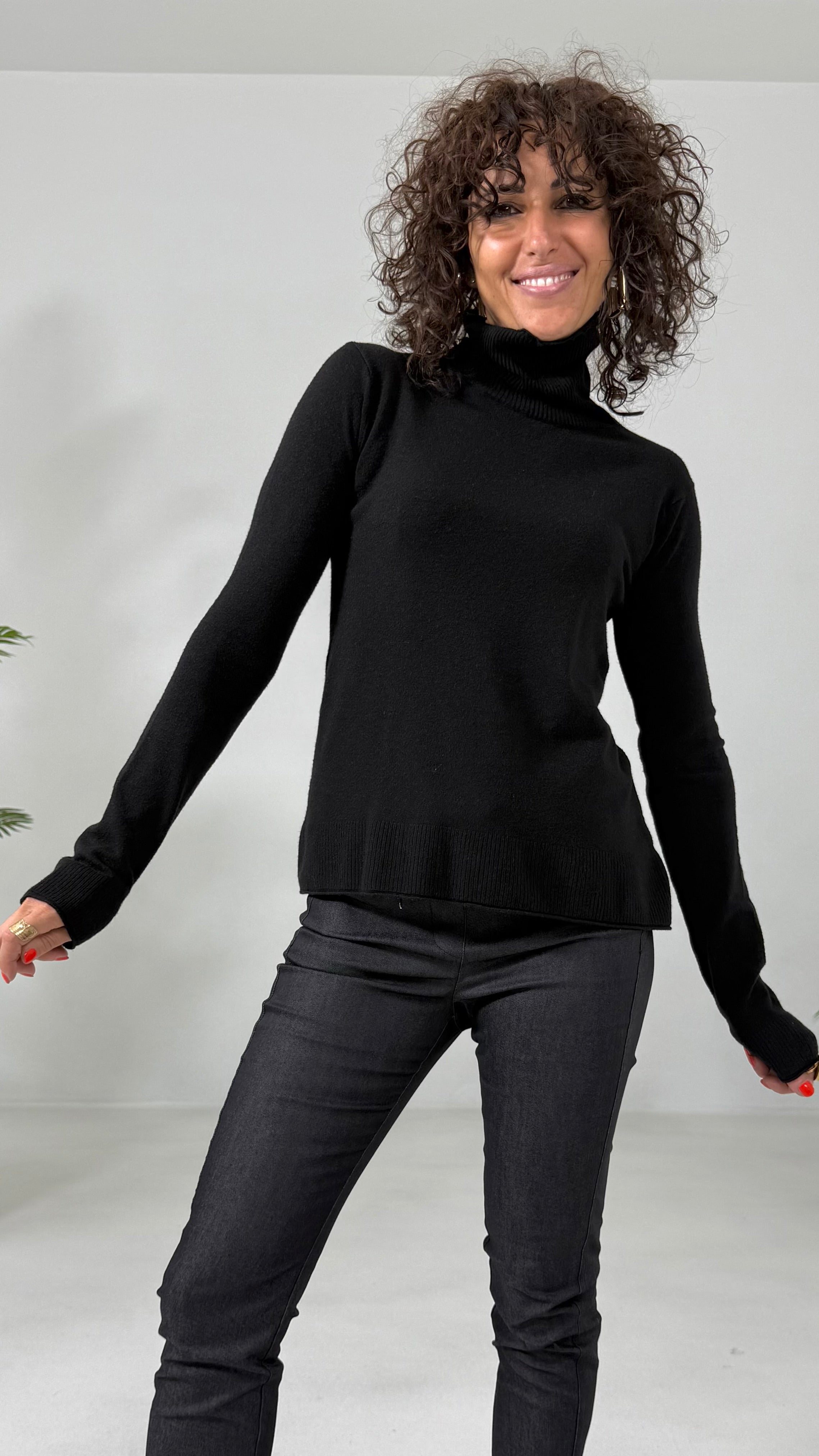 MAGLIA BASIC COLLO ALTO IN CALDA VISCOSA