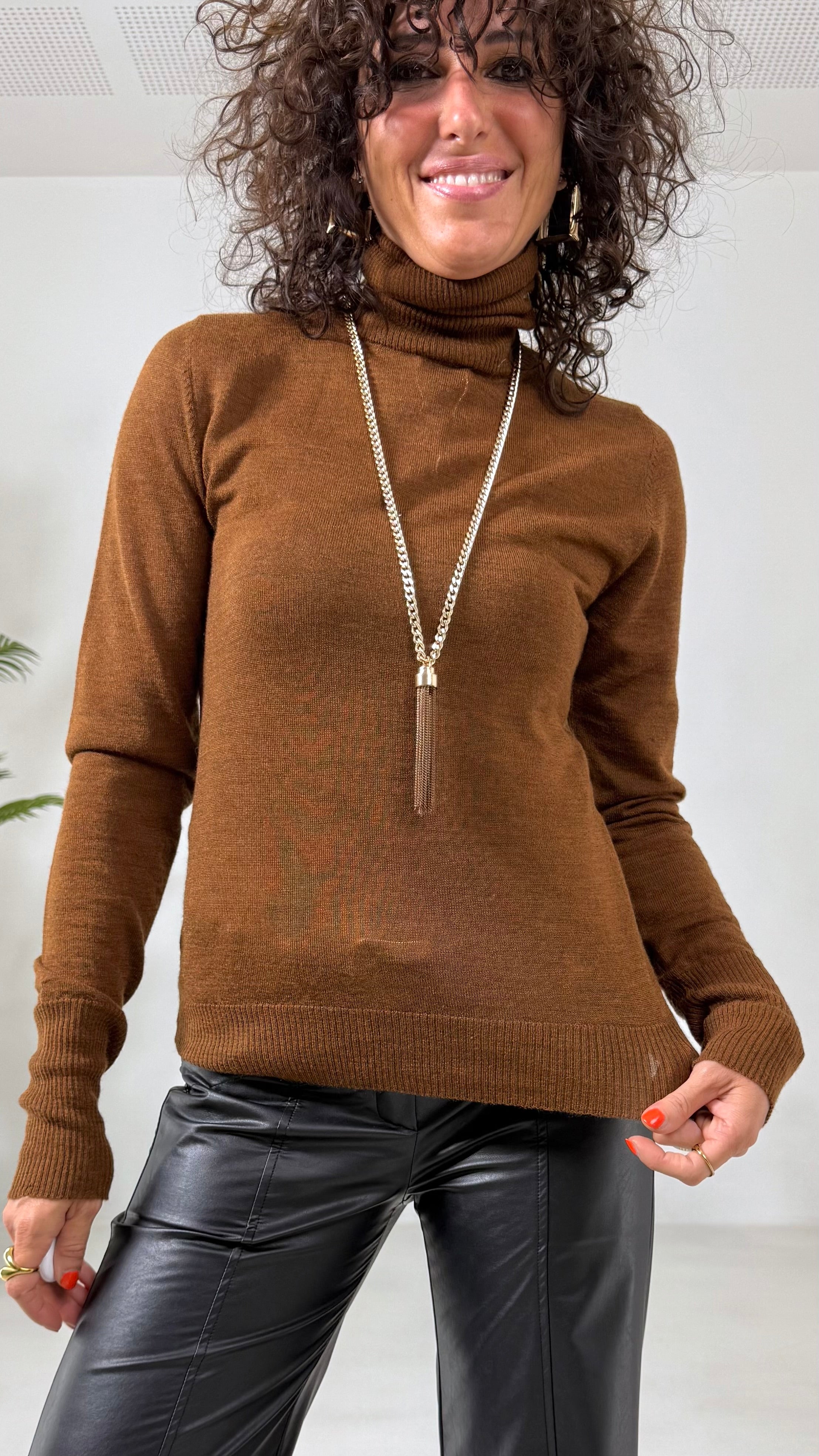 MAGLIA BASIC COLLO ALTO IN LANA VISCOSA