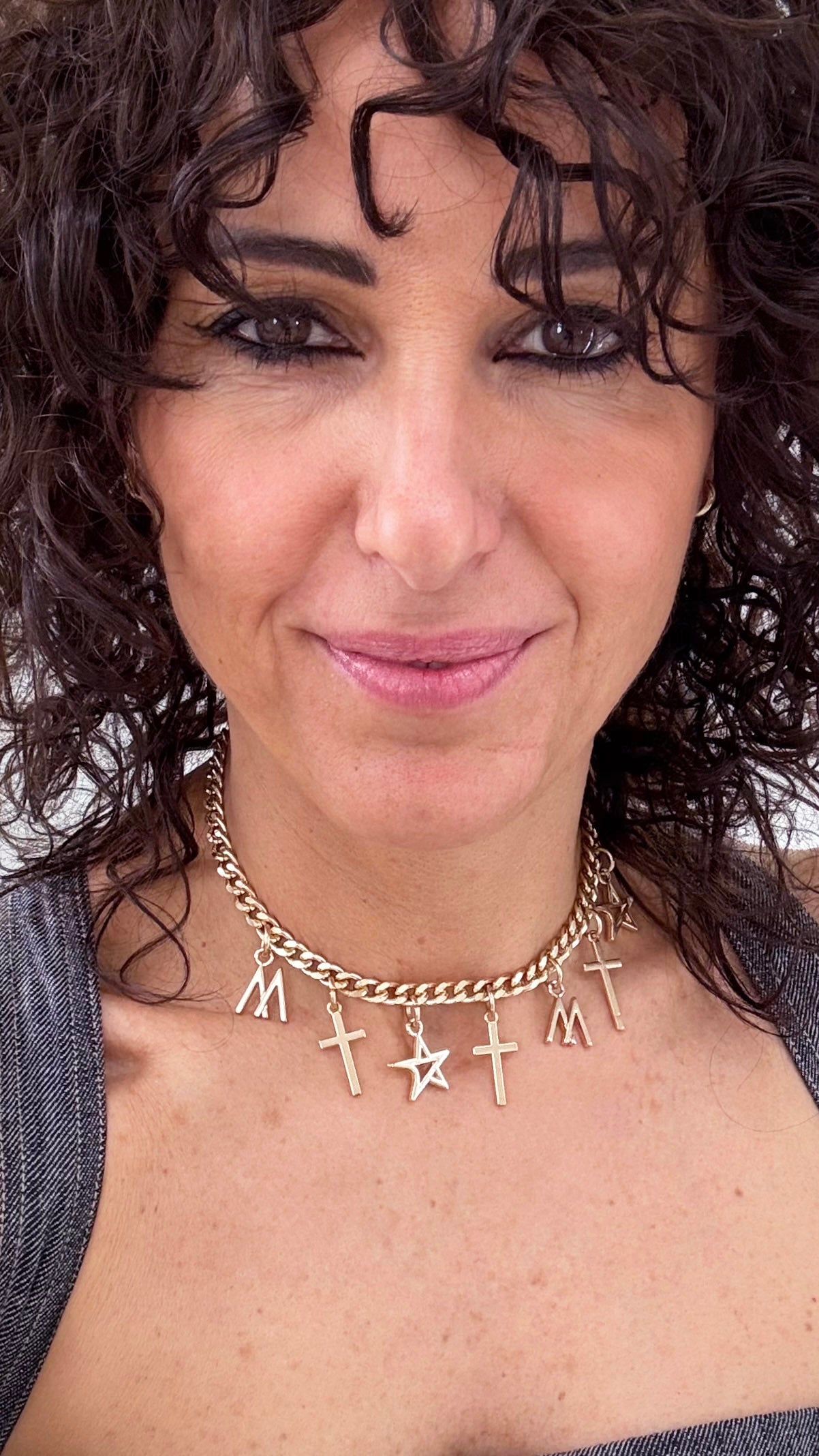 COLLANA GIROCOLLO CON CHARMS CROCI