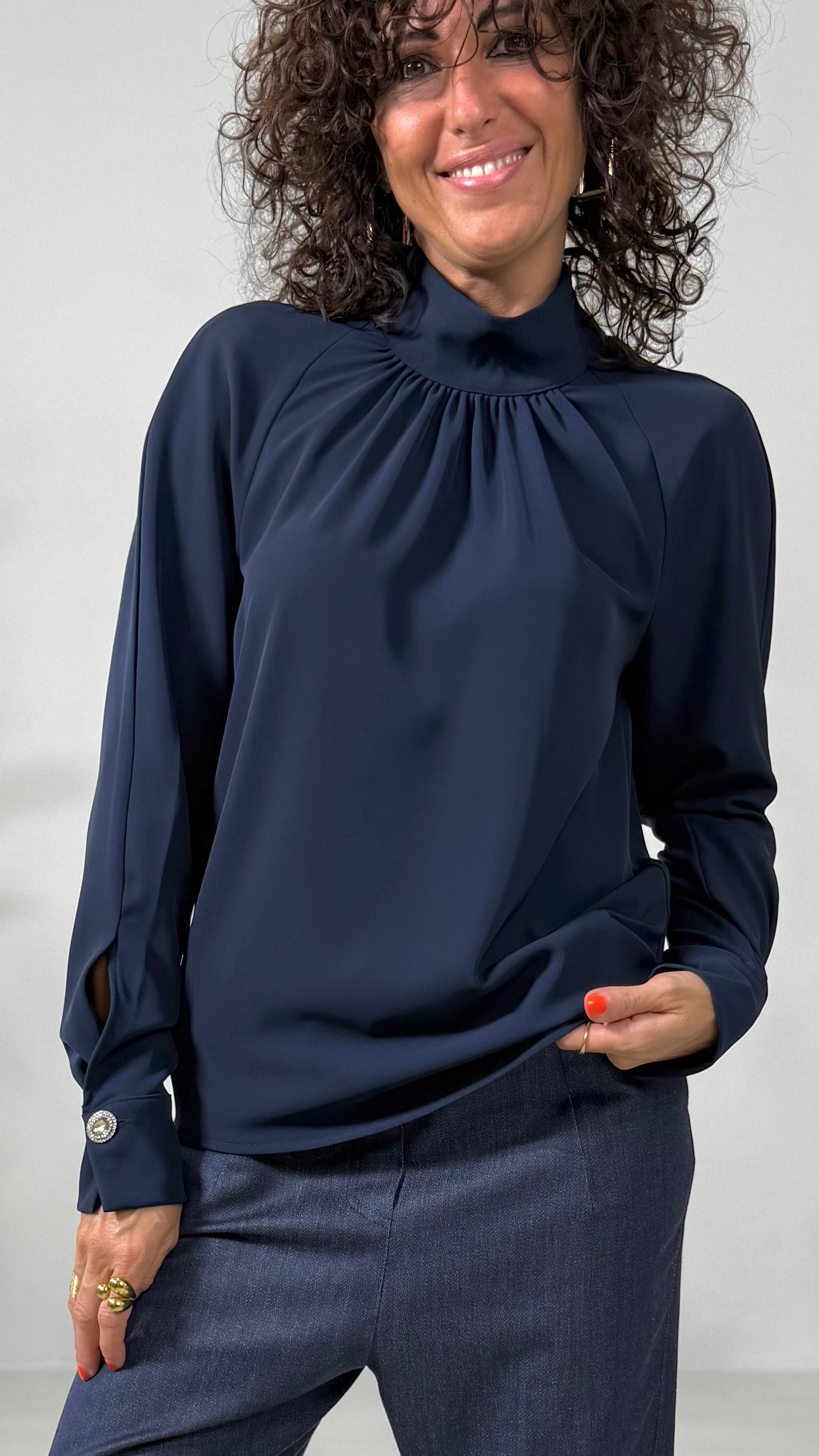 CAMICIA IN CADY FLUIDO COLLO ALTO CON ARRICCIO