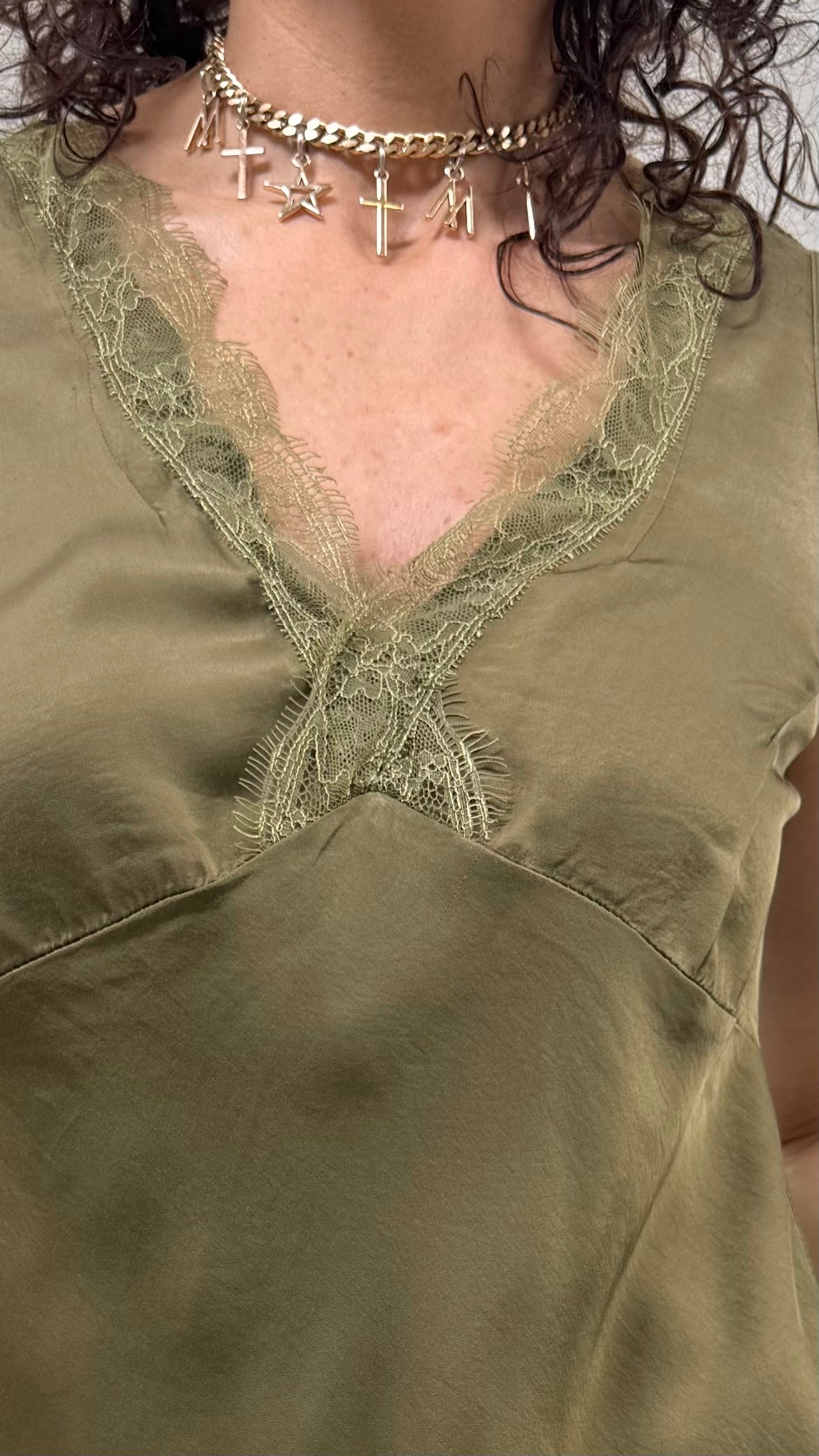 TOP RASO SPALLA LARGA PIZZO IN TONO