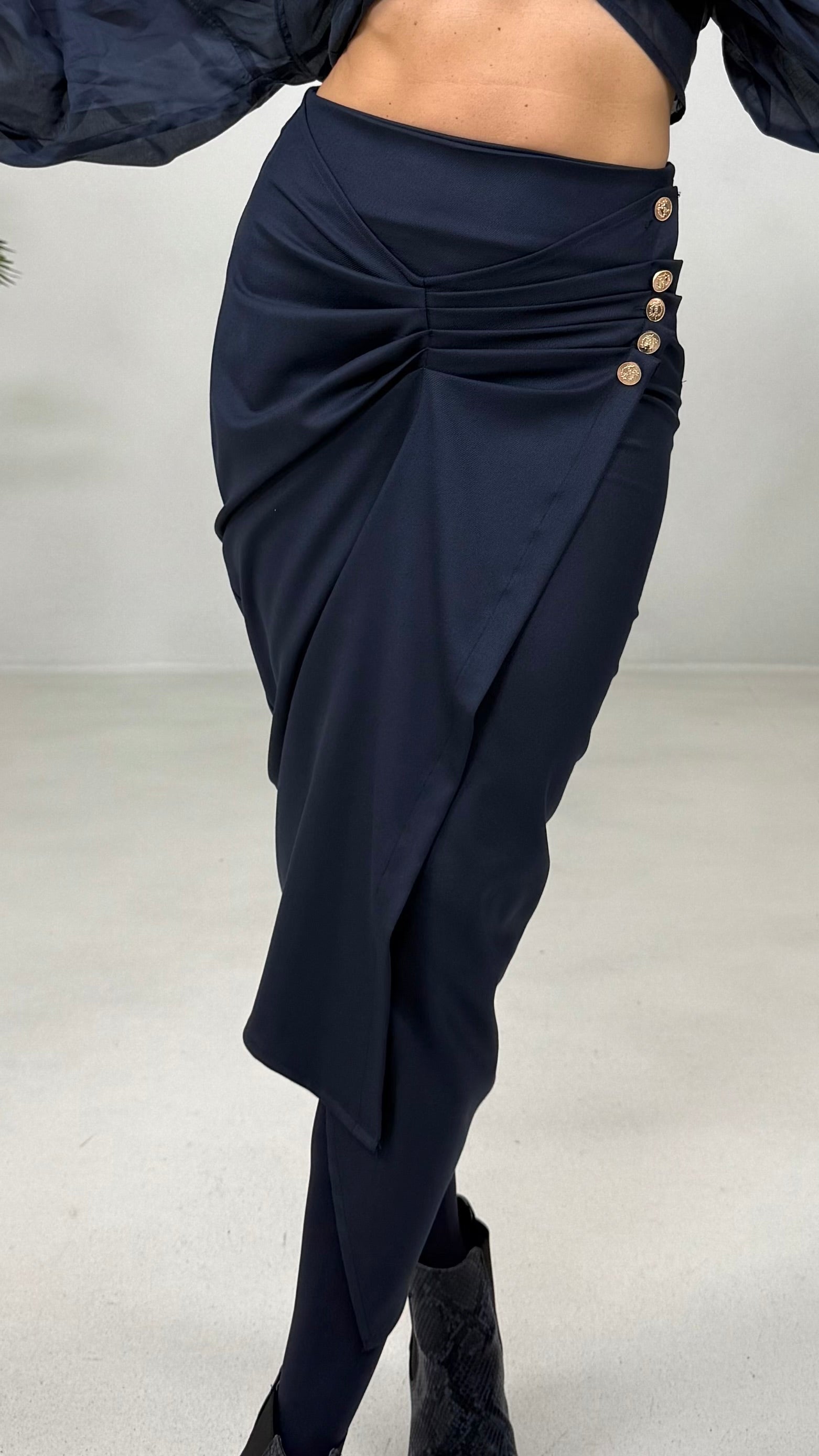 GONNA FINTO PORTAFOGLIO CON PIEGHE E BOTTONI IN FLANELLA CARDATA