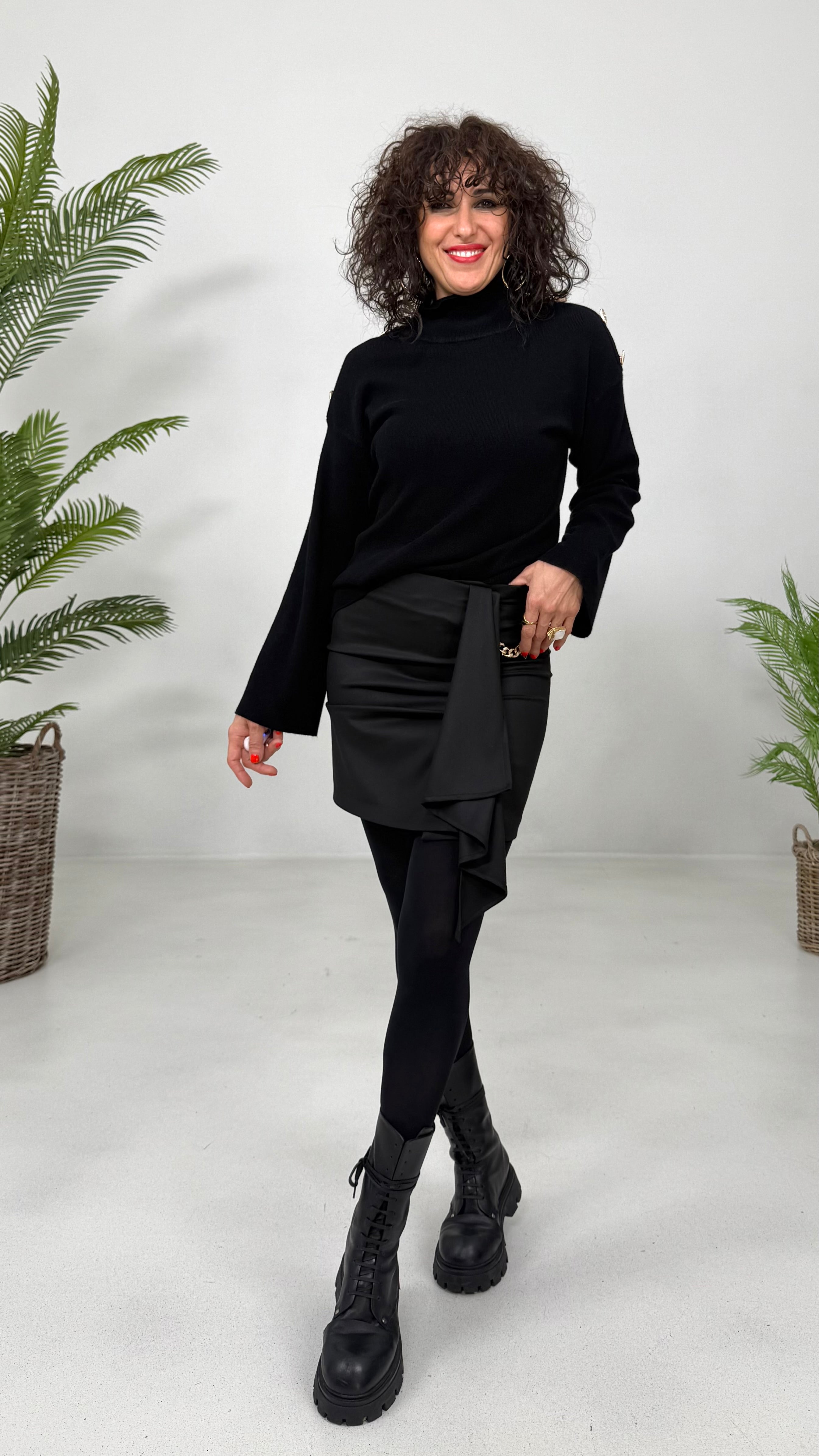 MAGLIONCINO CALDA VISCOSA BOTTONI SPALLE