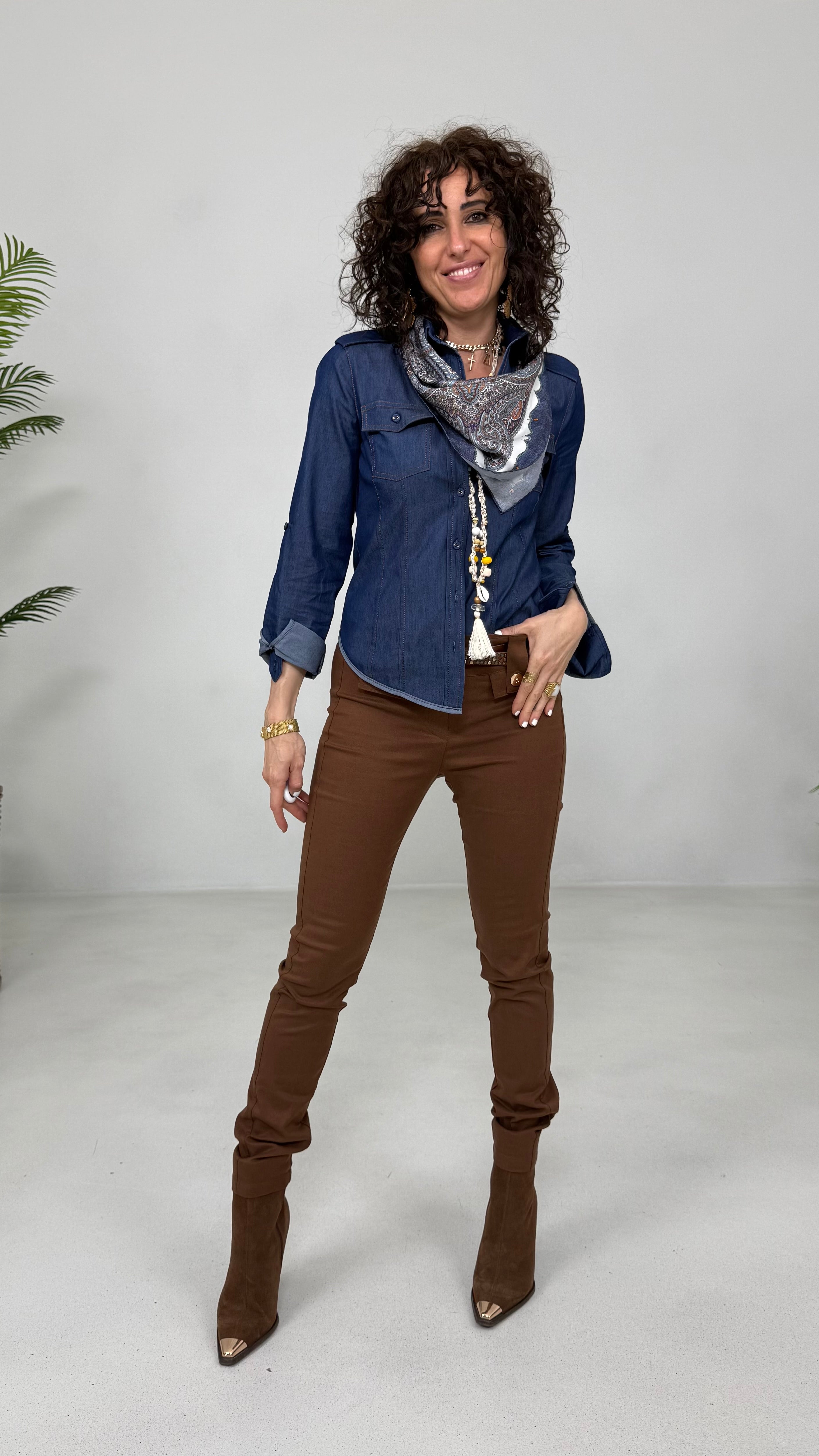 CAMICIA CON TASCHE IN JEANS ELASTICO