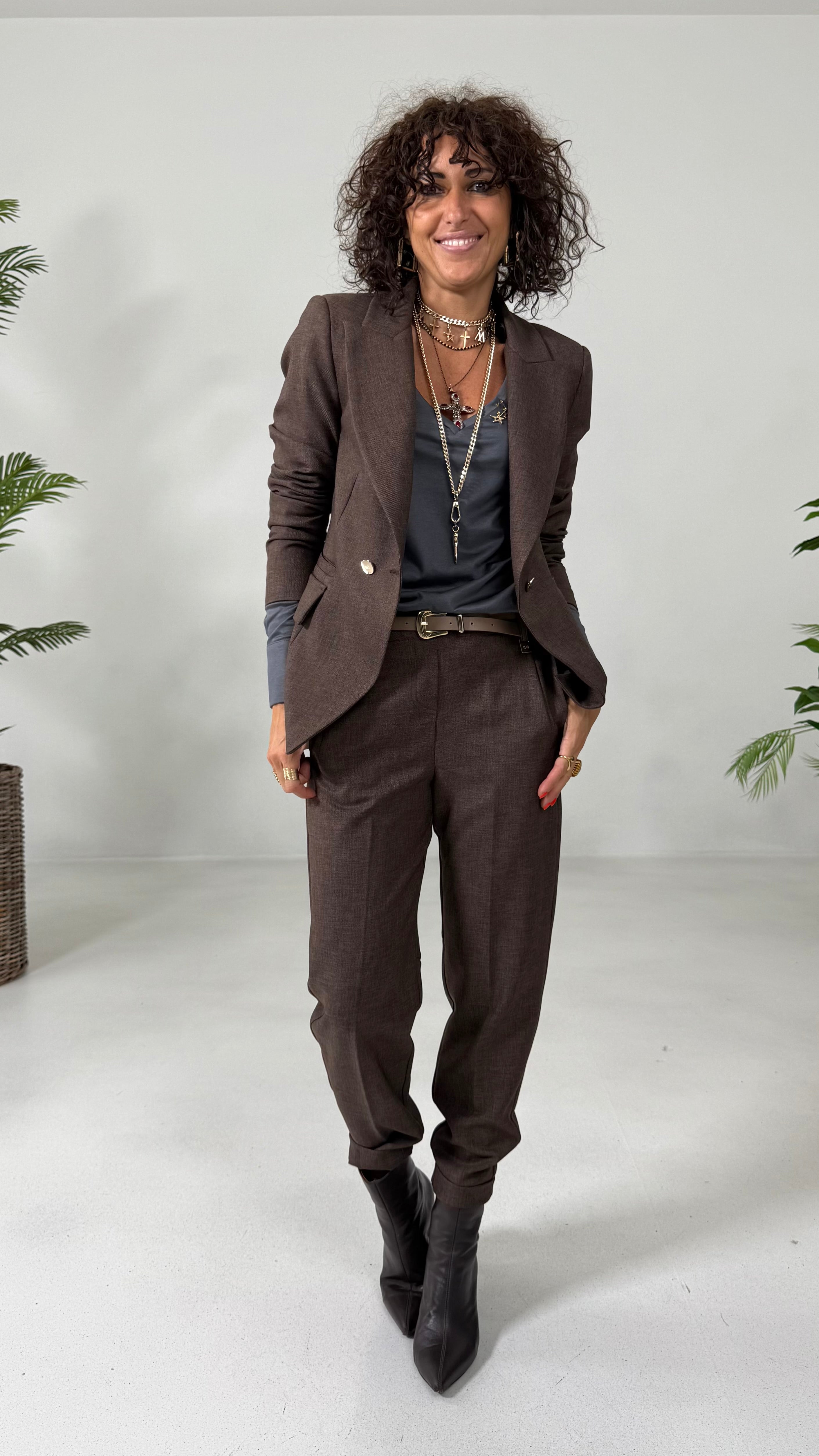 T-SHIRT BASICA CON SCOLLO A V IN JERSEY MODAL