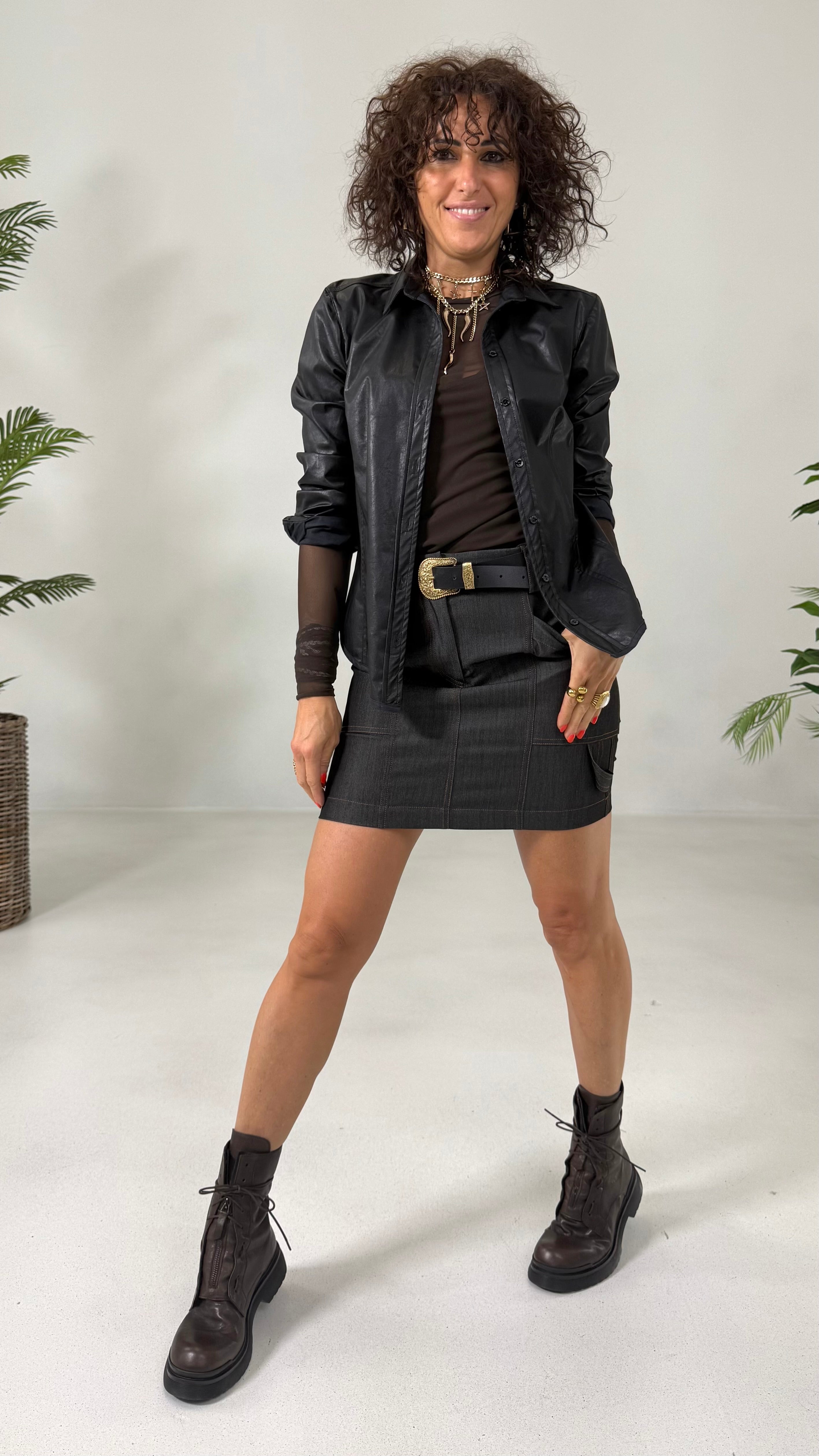 CAMICIA SFIANCATA IN FINTA PELLE LEGGERA