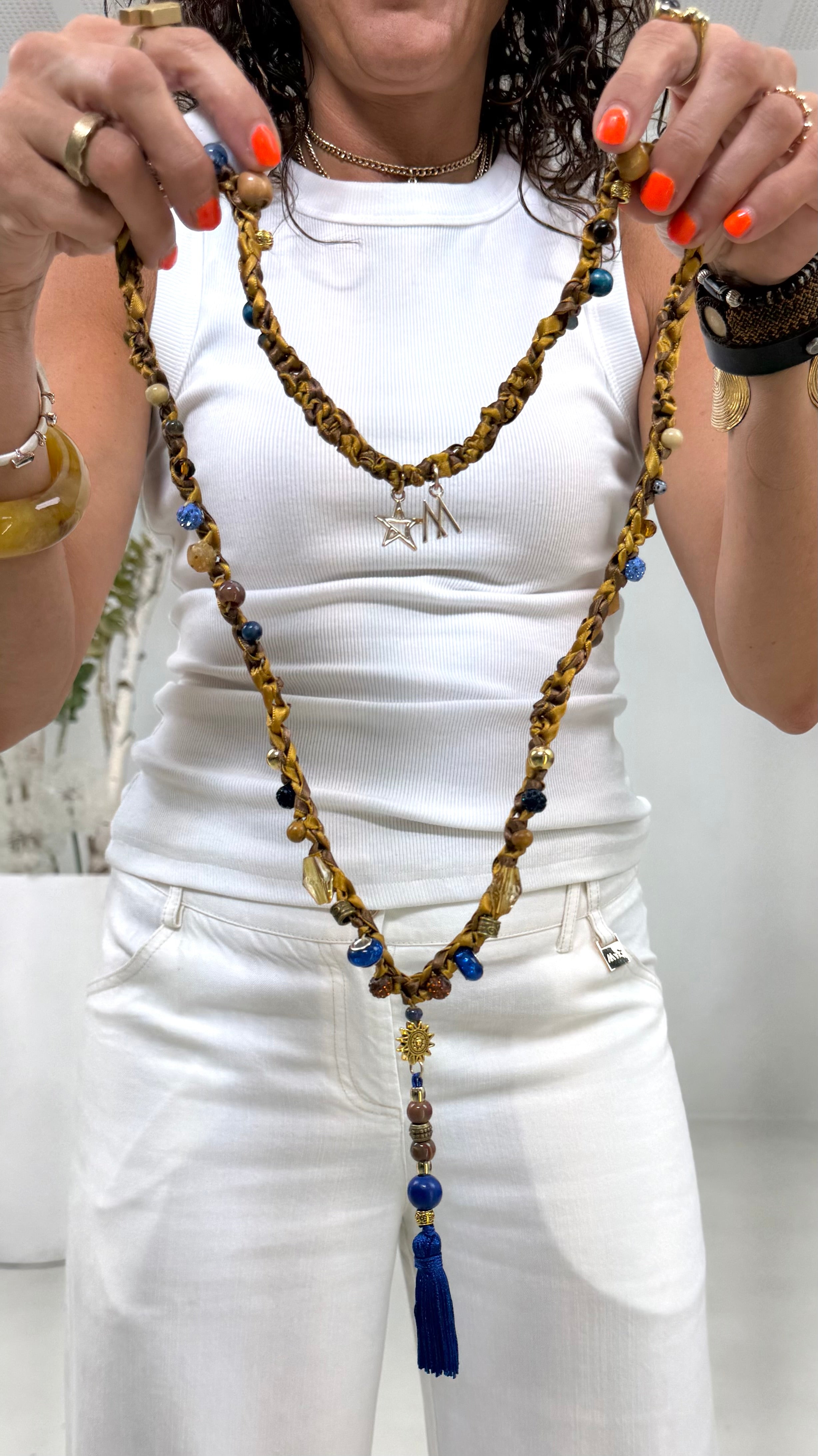 COLLANA UNCINETTO IN DOPPIO RASO CON PERLINE E NAPPA