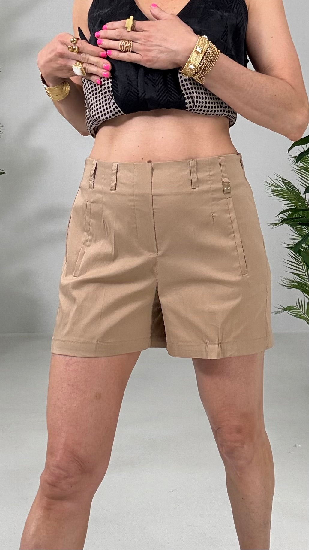 828 P25 KAKI SHORT IN PELLE D UOVO