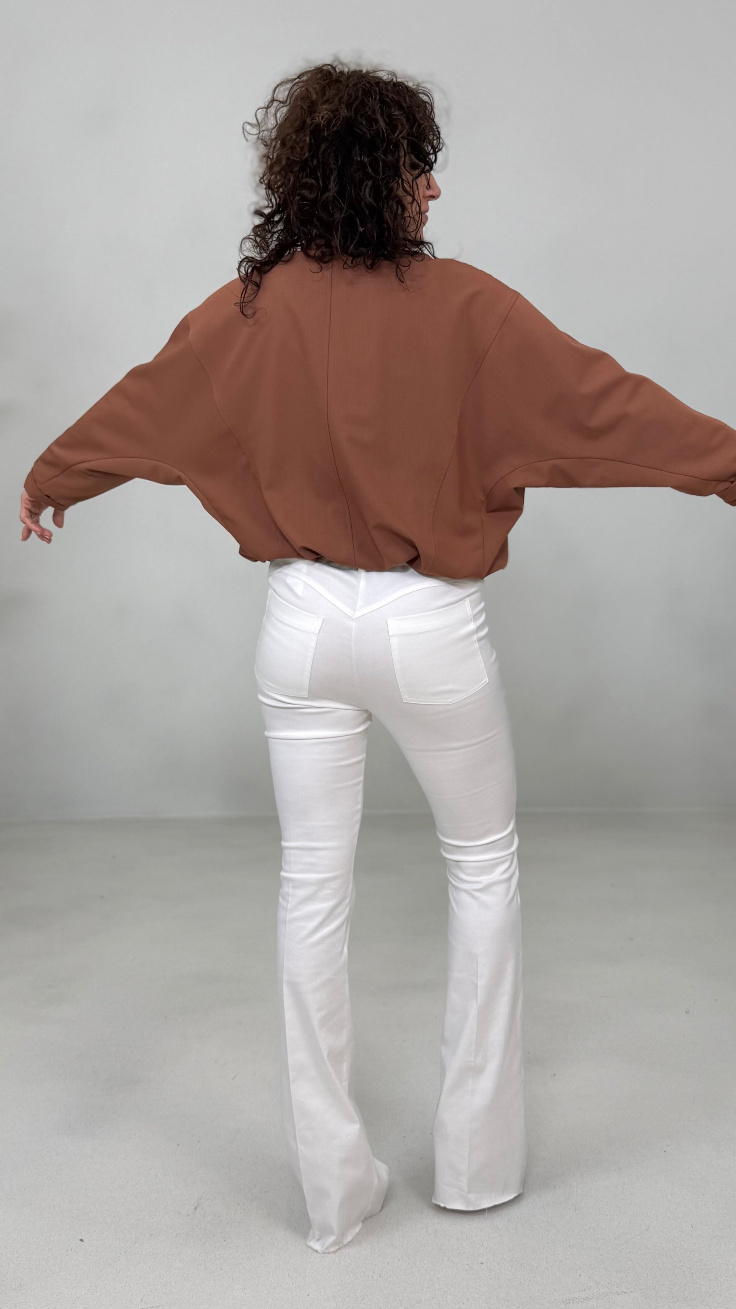 BOMBER LEGGERO ARRICCIATO AL FONDO