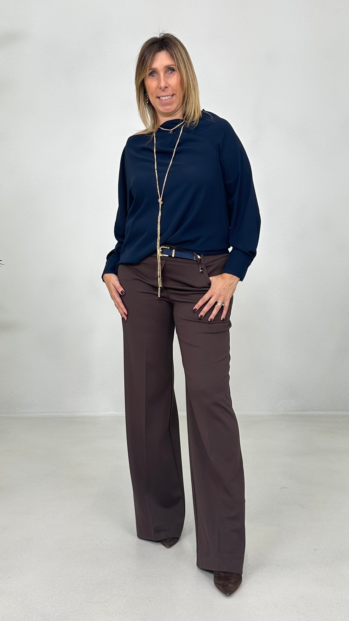 CAMICIA ASIMMETRICA LINEA QUADRATA IN CADY FLUIDO