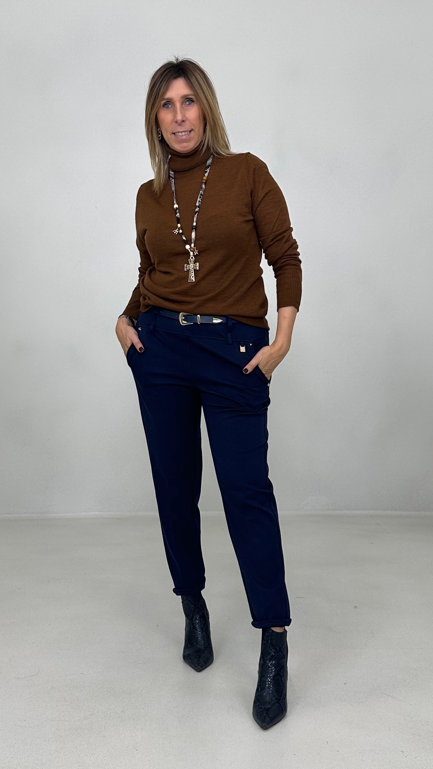 MAGLIA BASIC COLLO ALTO IN LANA VISCOSA