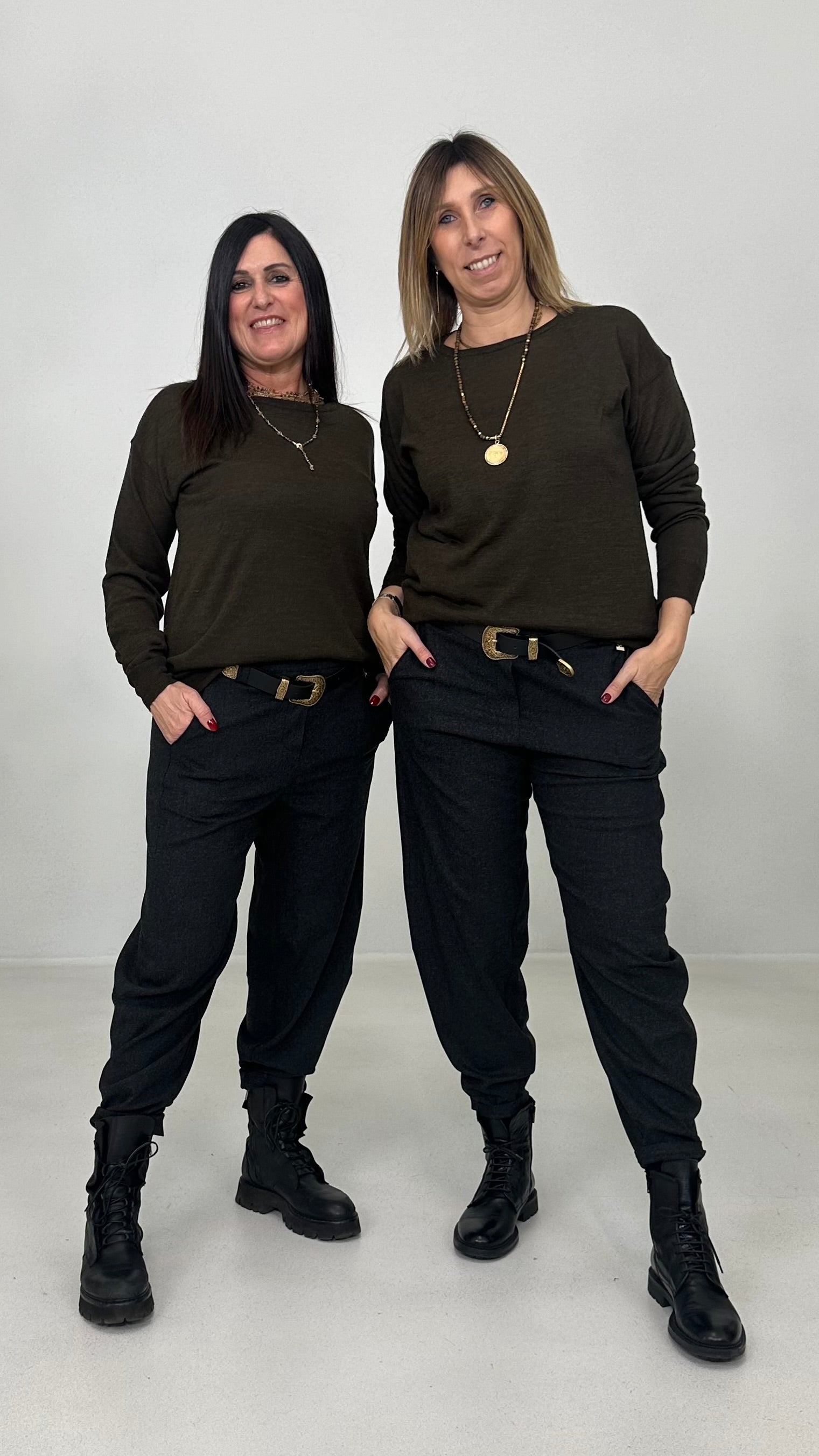 MAGLIA QUADRATA IN LANA VISCOSA CON APERTURA A GOCCIA