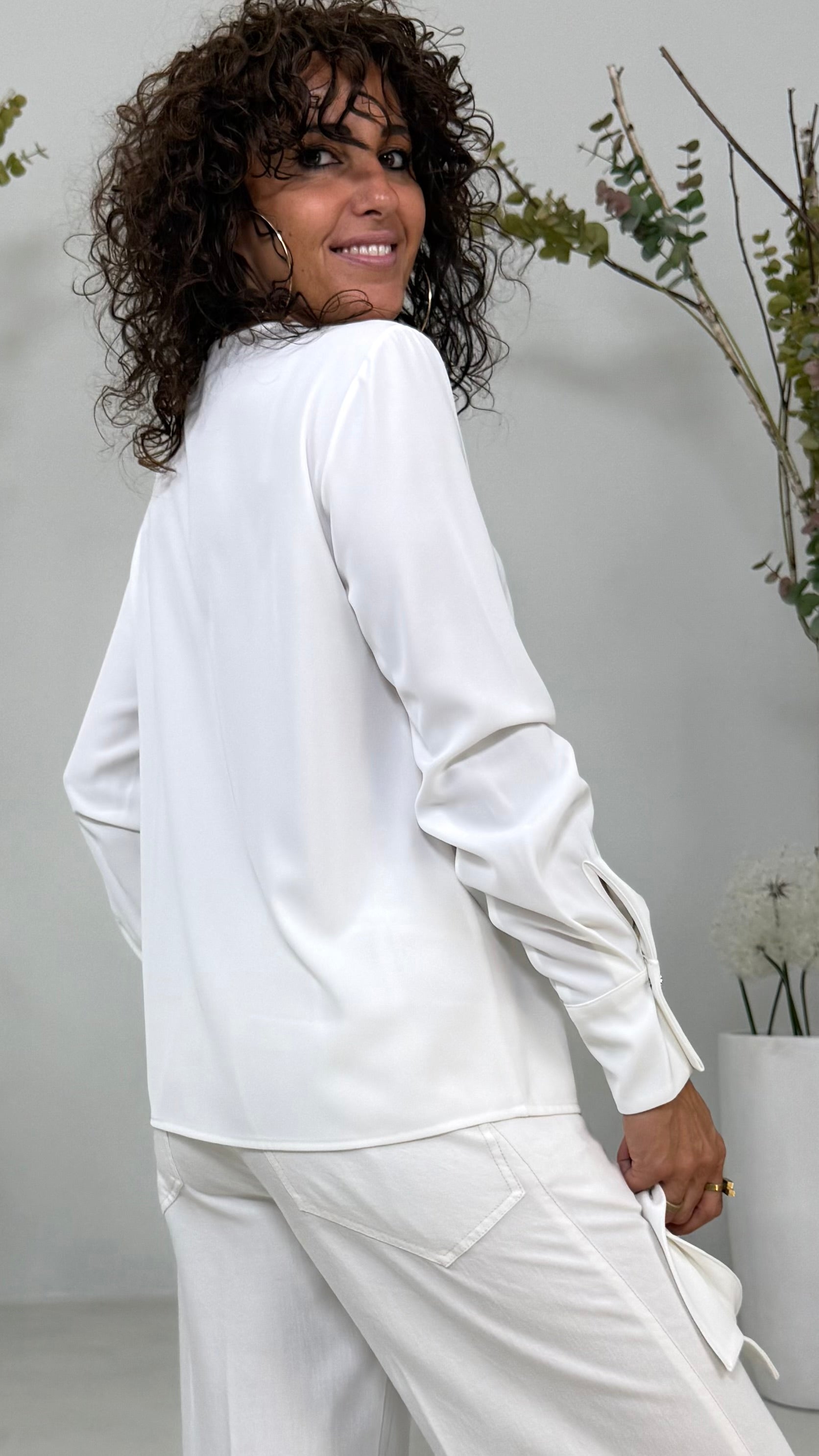 CAMICIA SCOLLO A V CON COLLETTO ACCESSORIO