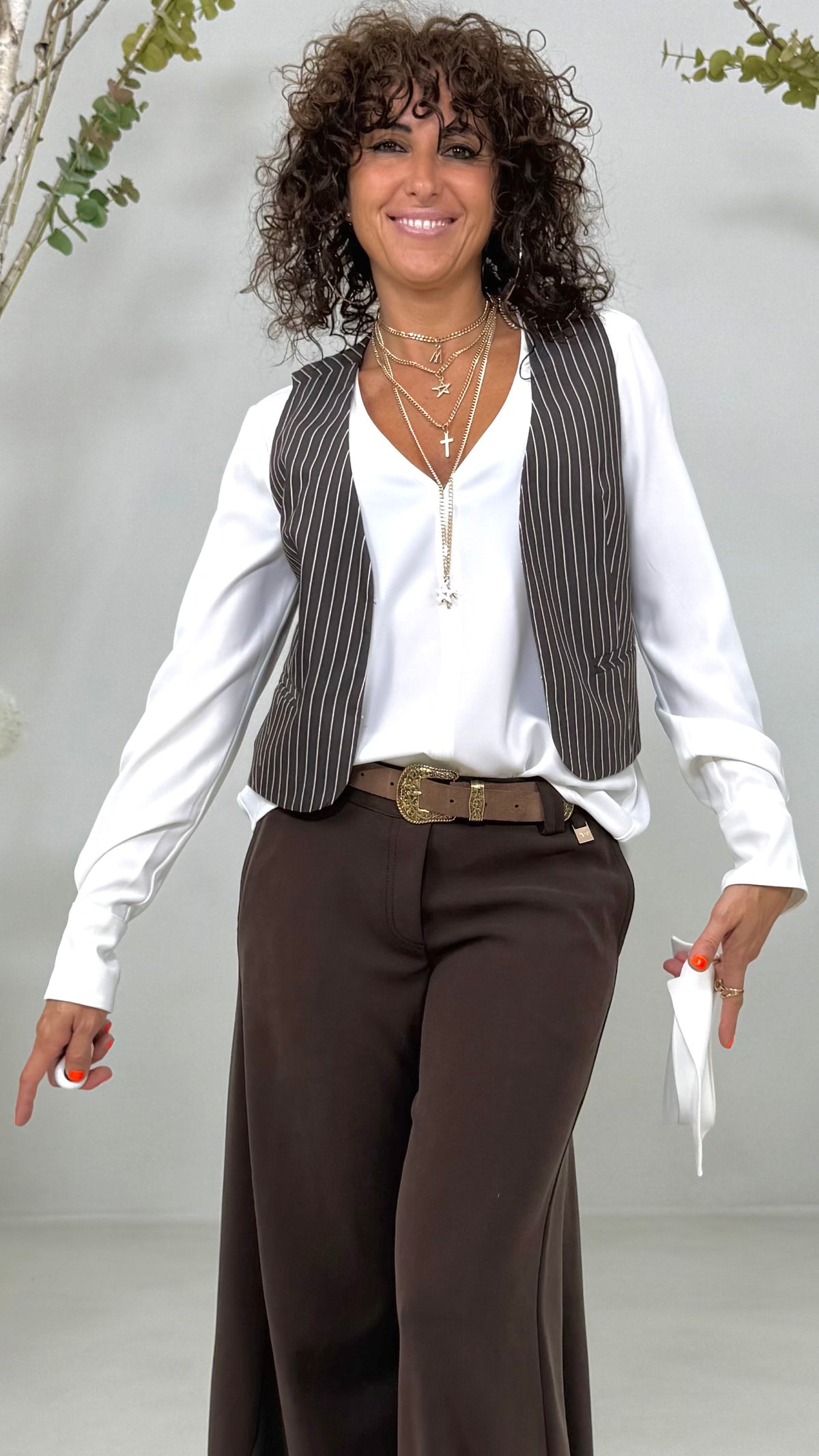 CAMICIA SCOLLO A V CON COLLETTO ACCESSORIO