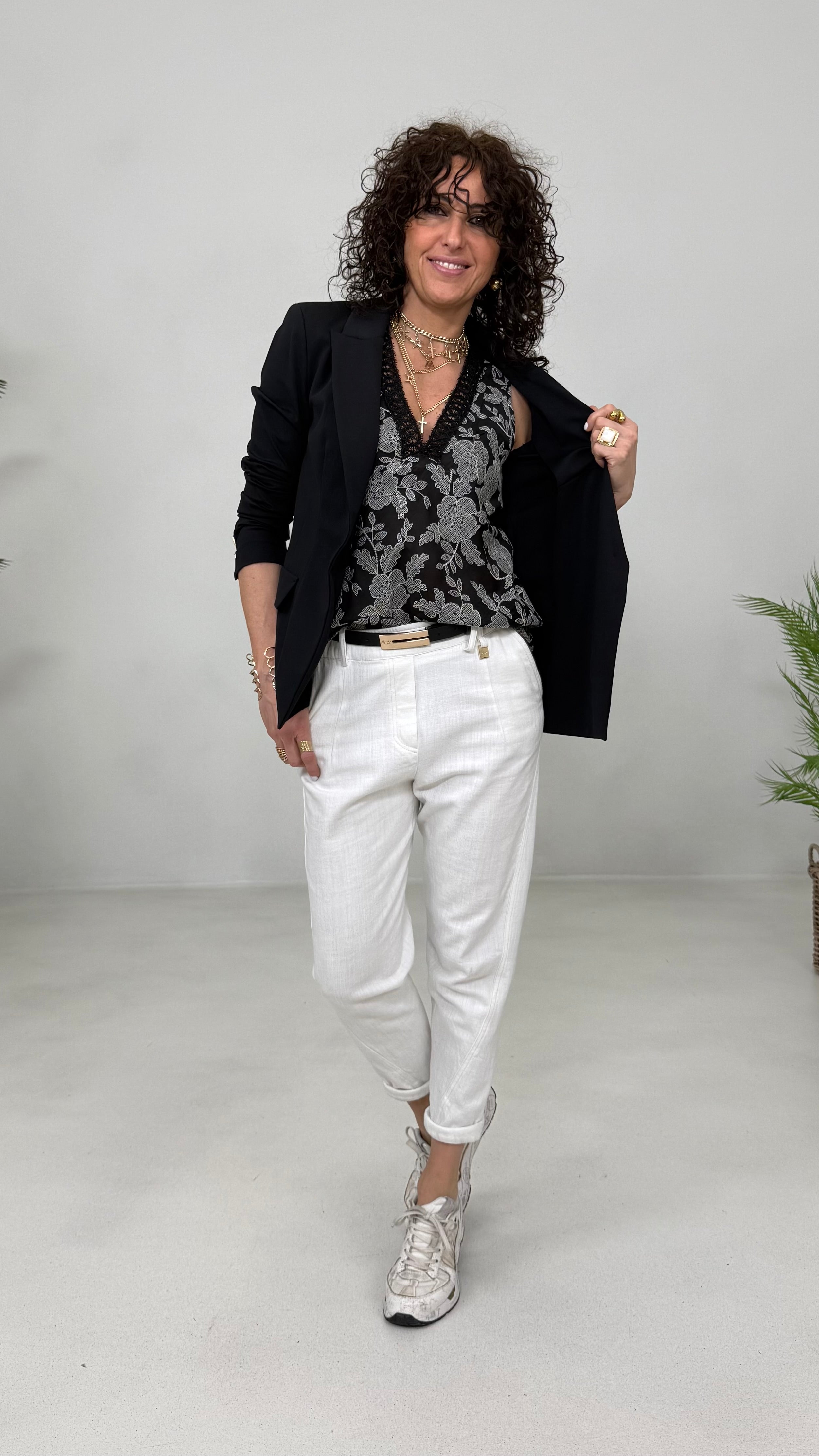 TOP IN VOILE RICAMATO CON PASSAMANERIA