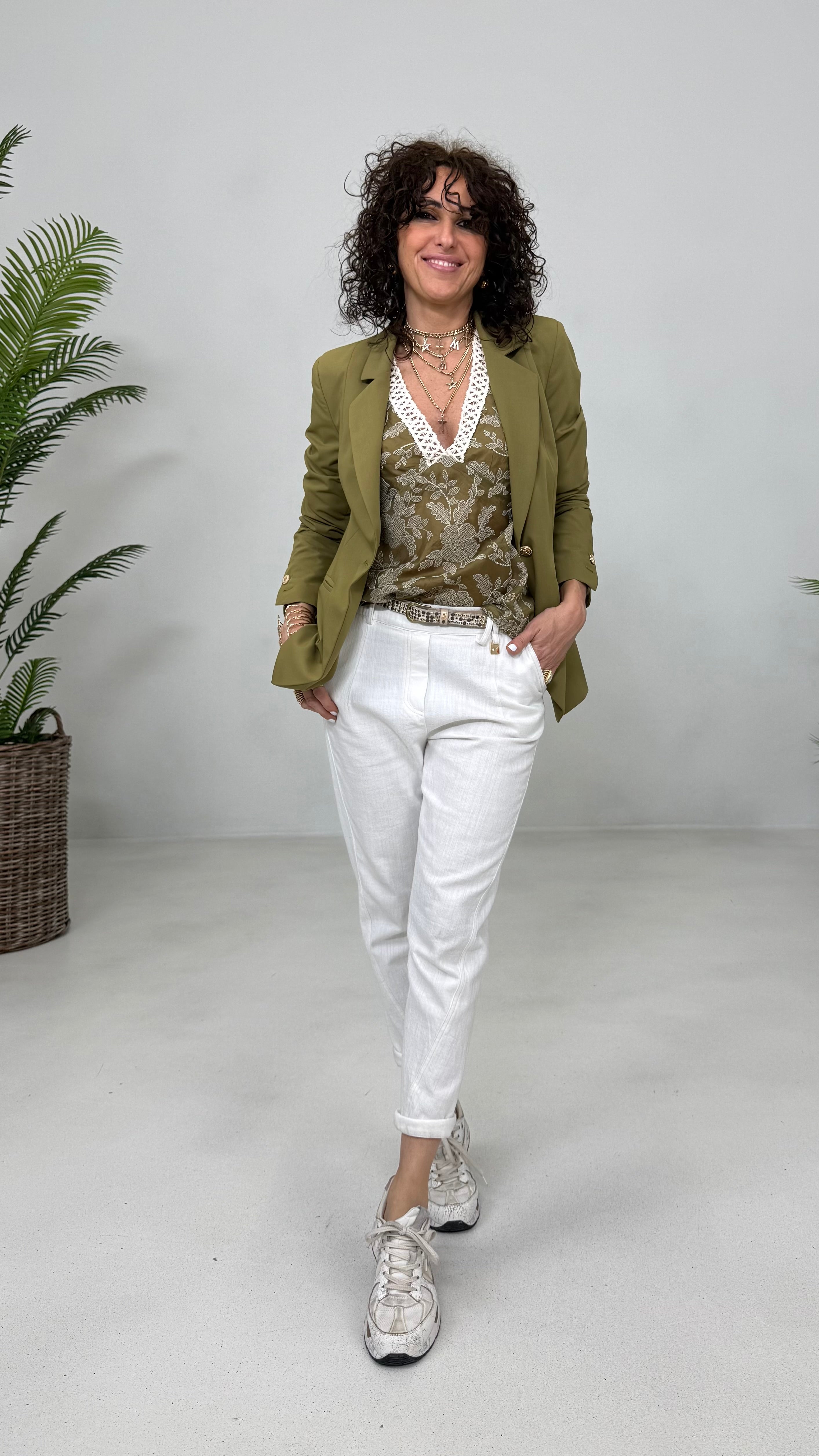 TOP IN VOILE RICAMATO CON PASSAMANERIA