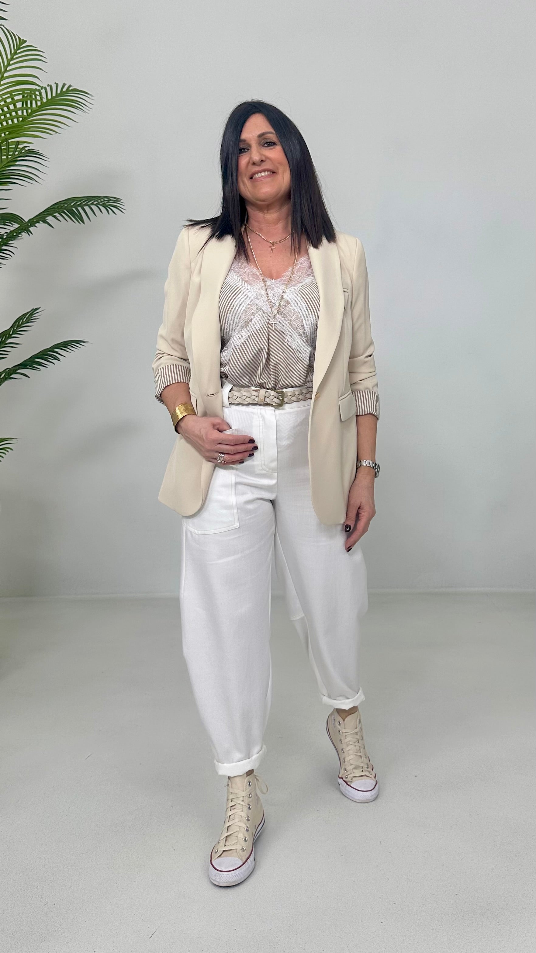 TOP A RIGHE CON PIZZO IN CONTRASTO