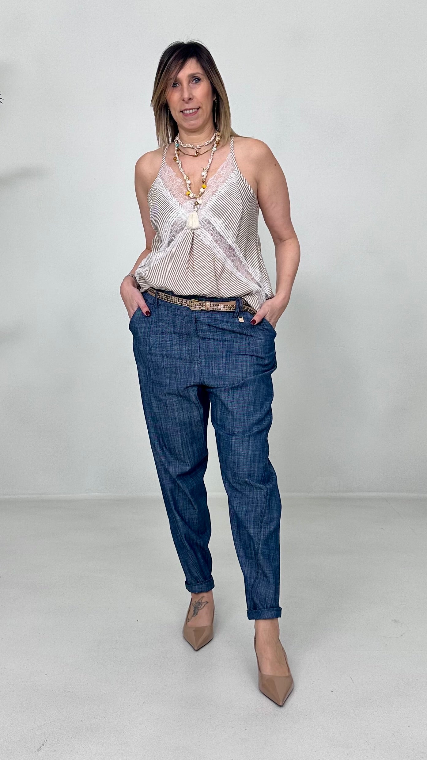 TOP A RIGHE CON PIZZO IN CONTRASTO