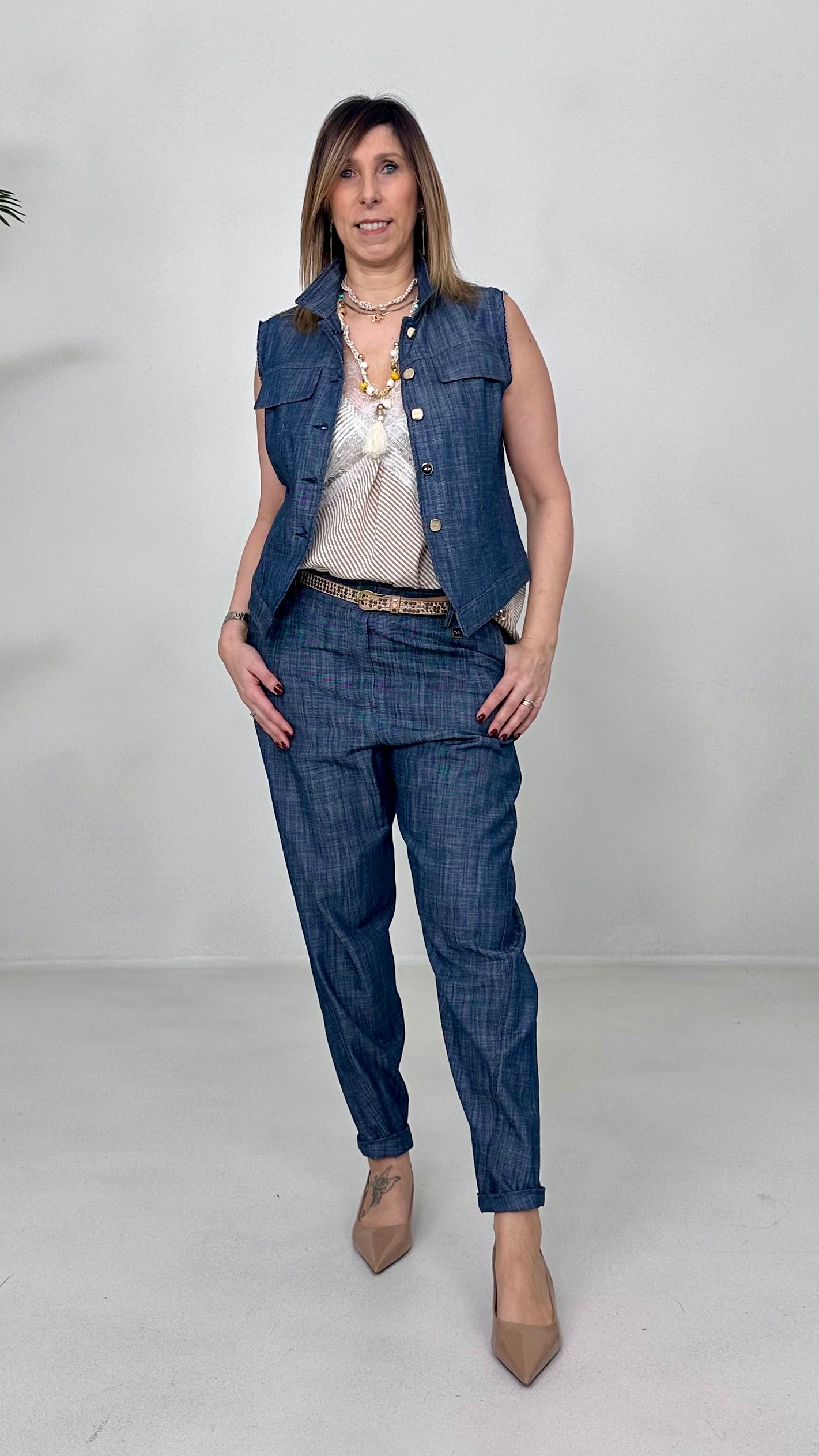 TOP A RIGHE CON PIZZO IN CONTRASTO