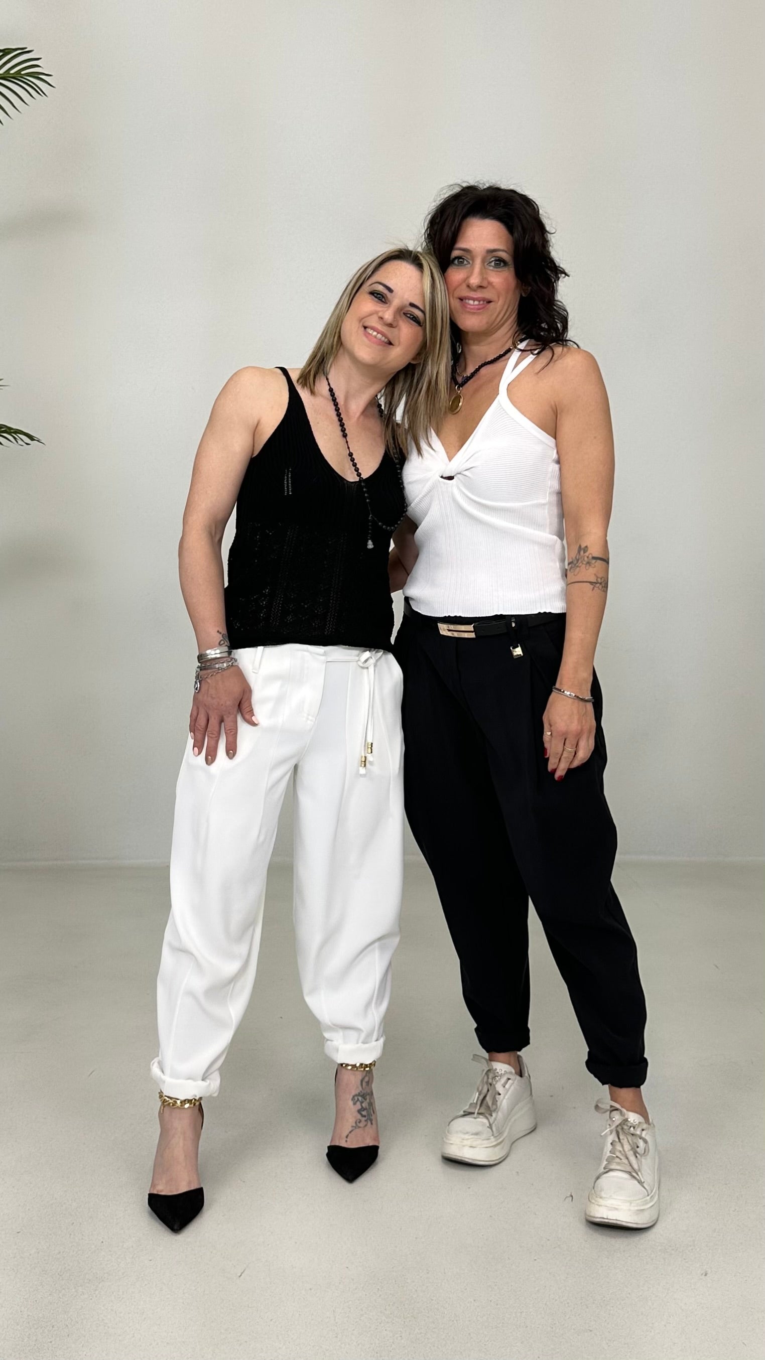 TOP COPPE CON NODO IN FILATO VISCOSA ELASTICA