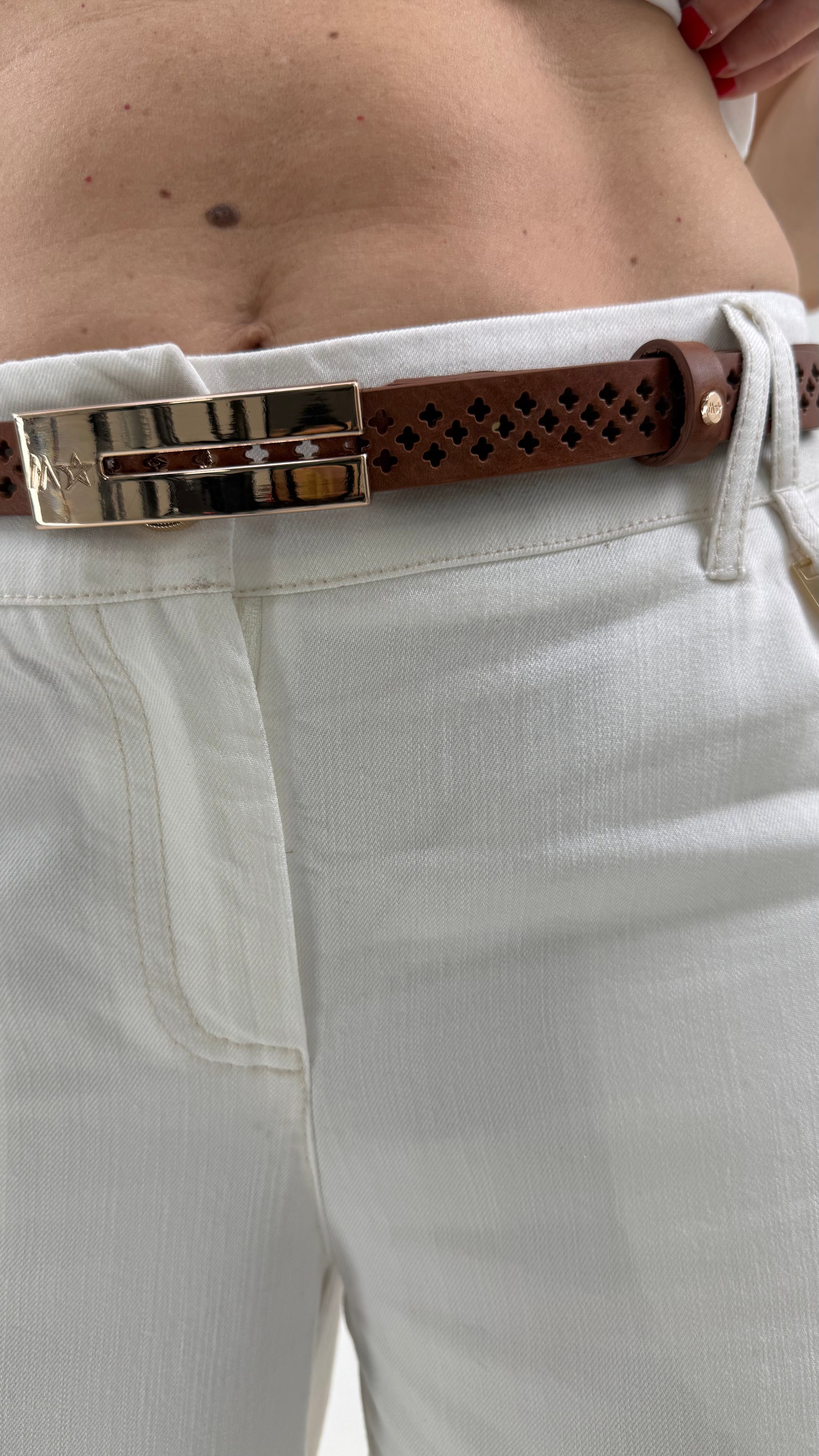 CINTURA TRAFORATA CON FIBBIA RETTANGOLARE SPECCHIATA