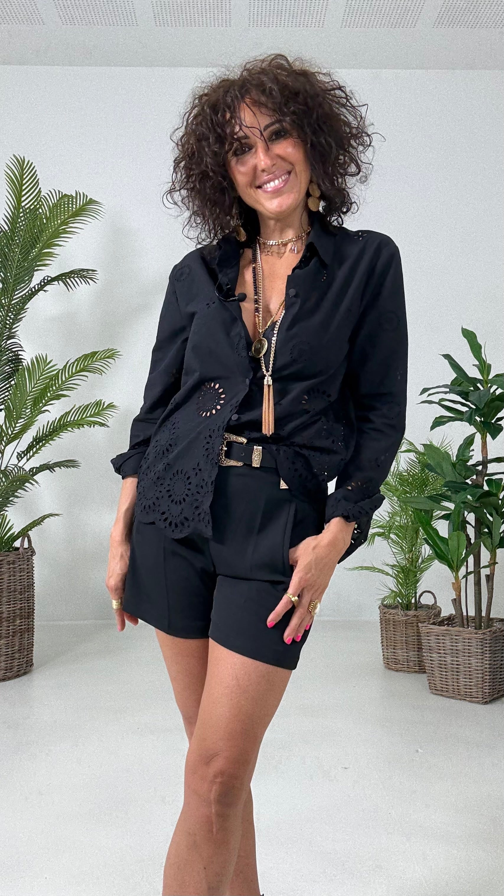 828 P25 NERO SHORT IN PELLE D UOVO