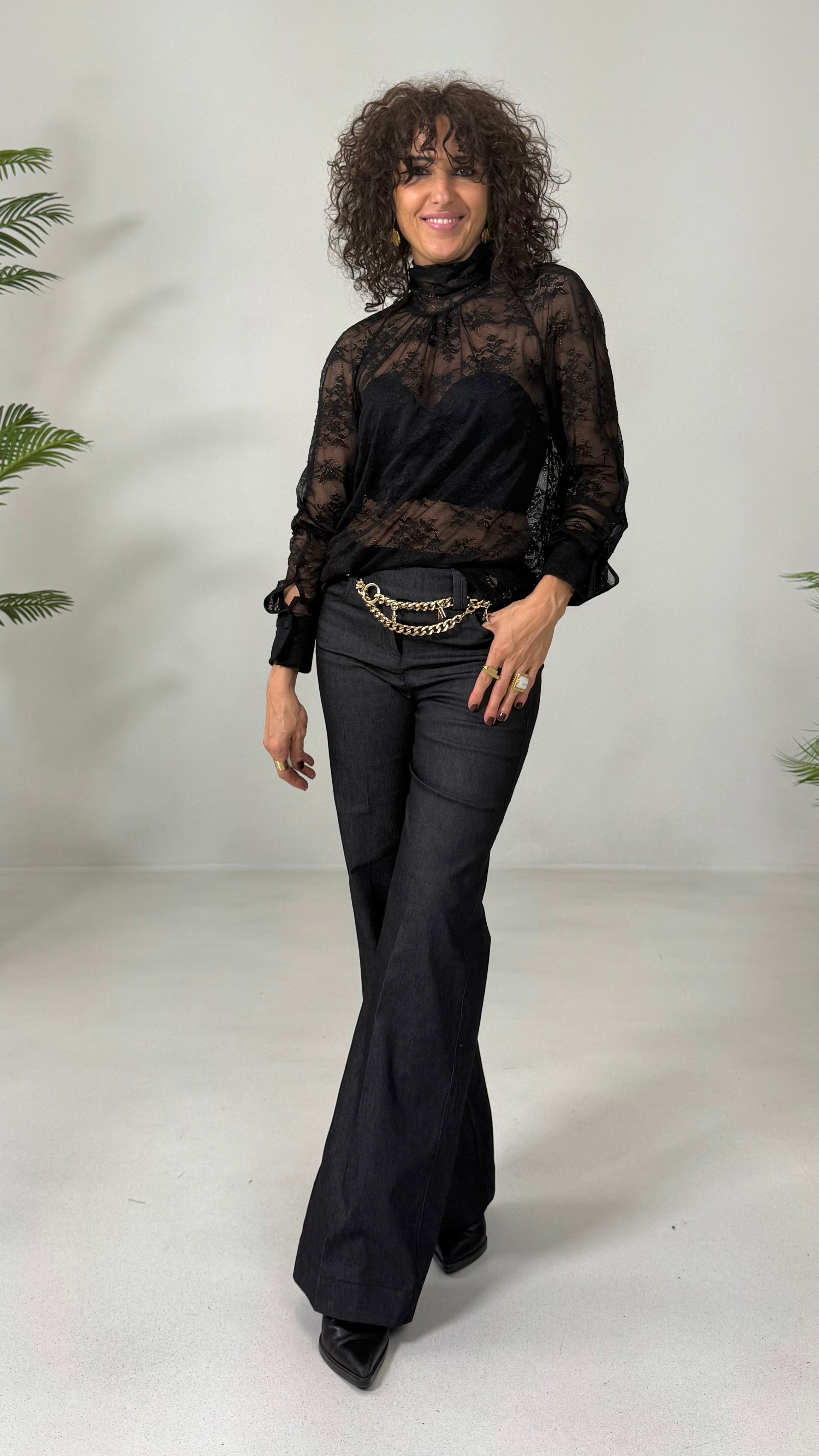 CAMICIA IN PIZZO CON COLLO ALTO