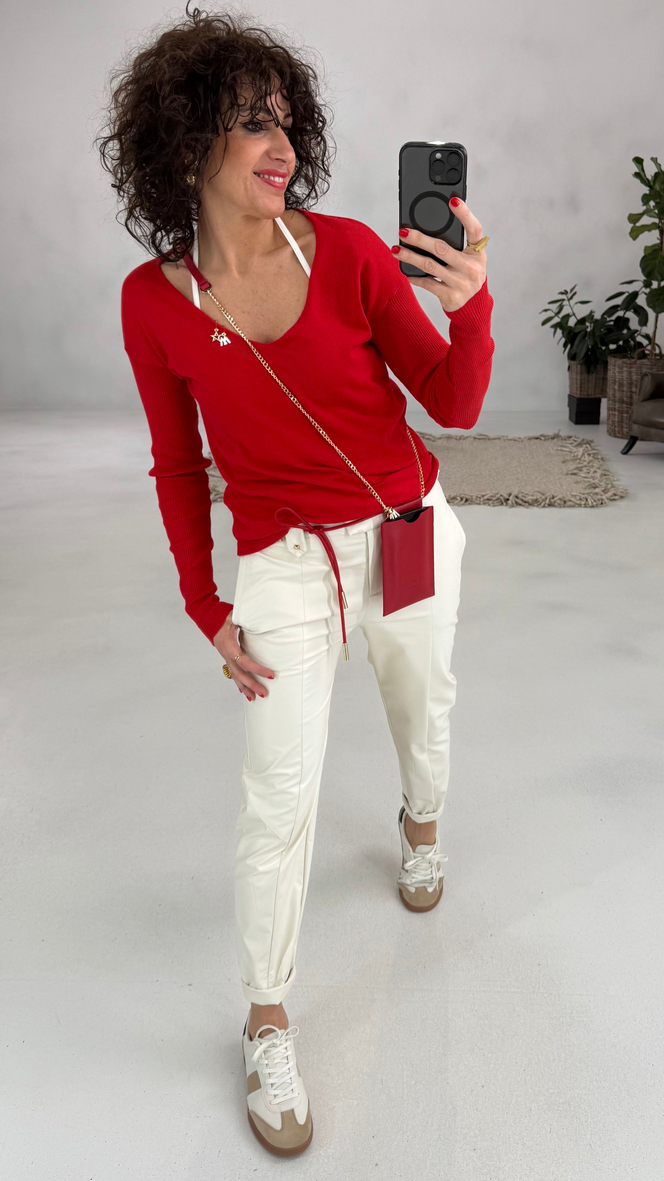 103 P25 ROSSO MAGLIA SLIM IN FILATO SOTTILE DI COTONE CON SCOLLO A V E MANICHE IN COSTINA