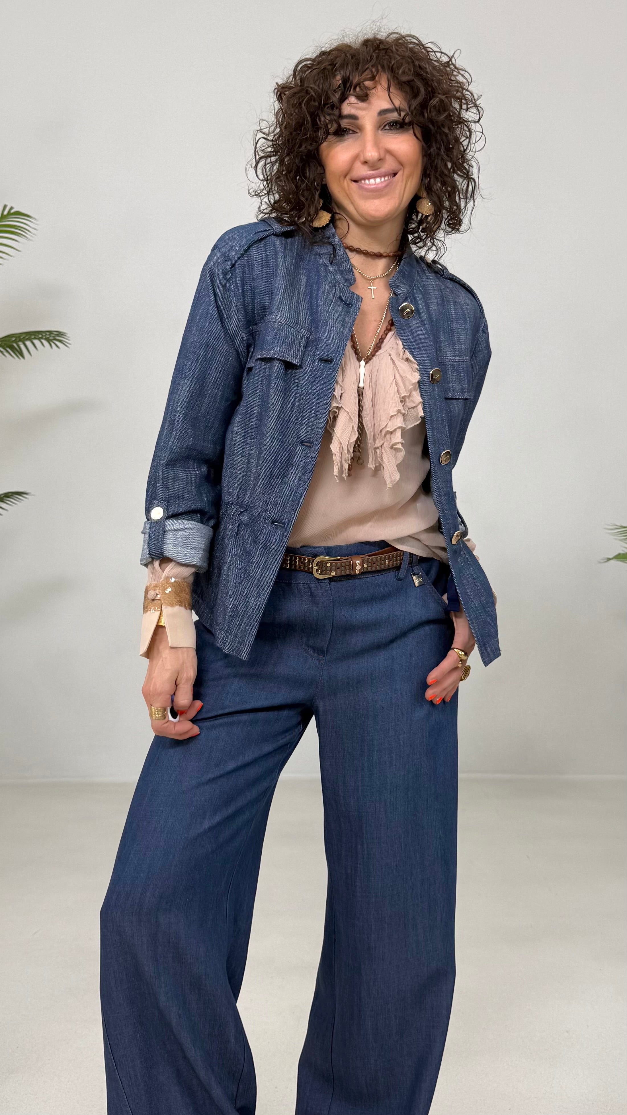 CAMICIA CON VOLANT DAVANTI IN CREPONNE VISCOSA