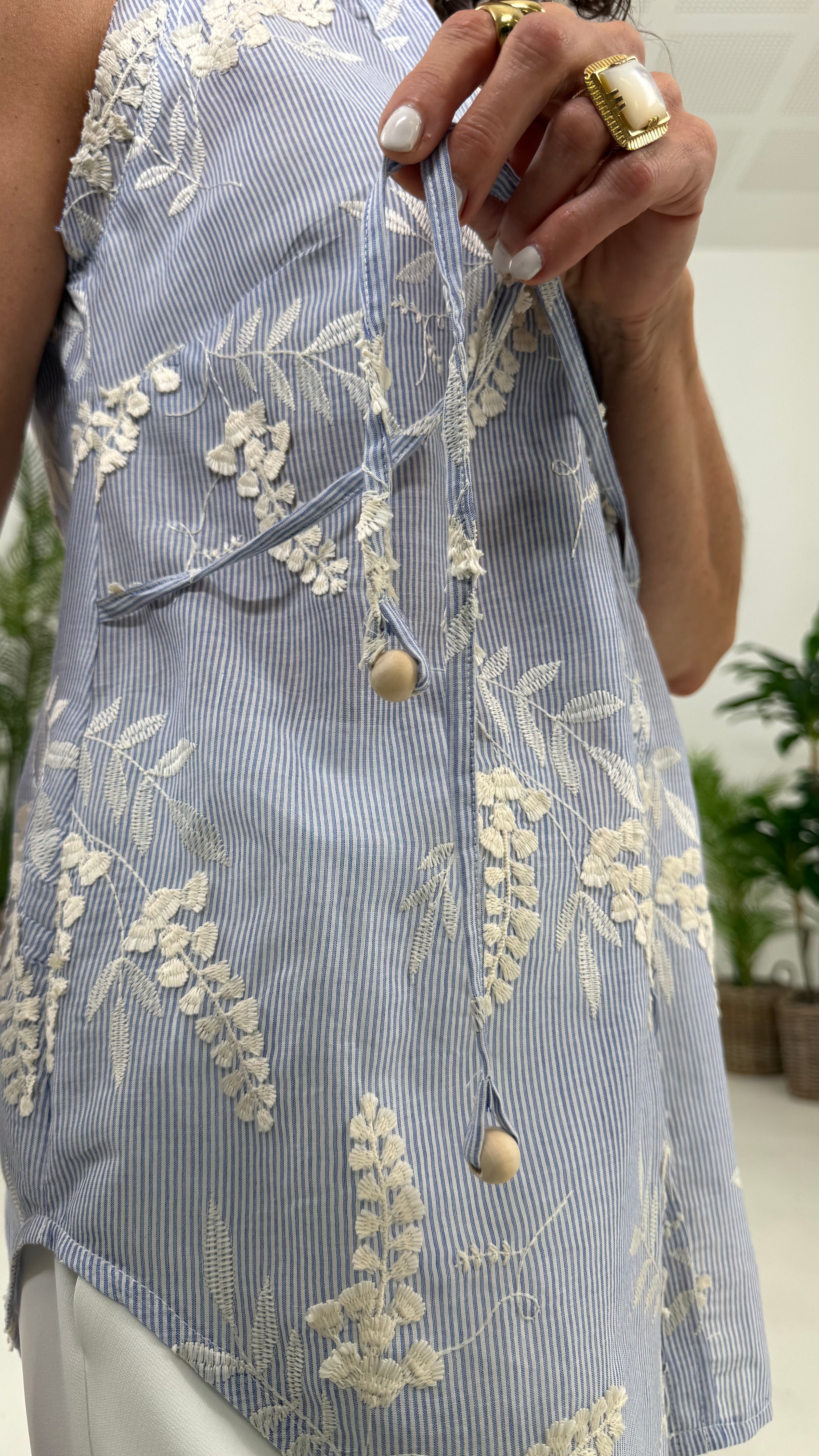 CAMICIA SMANICATA IN MICRORIGA COTONE RICAMATO SCOLLO AMERICANA