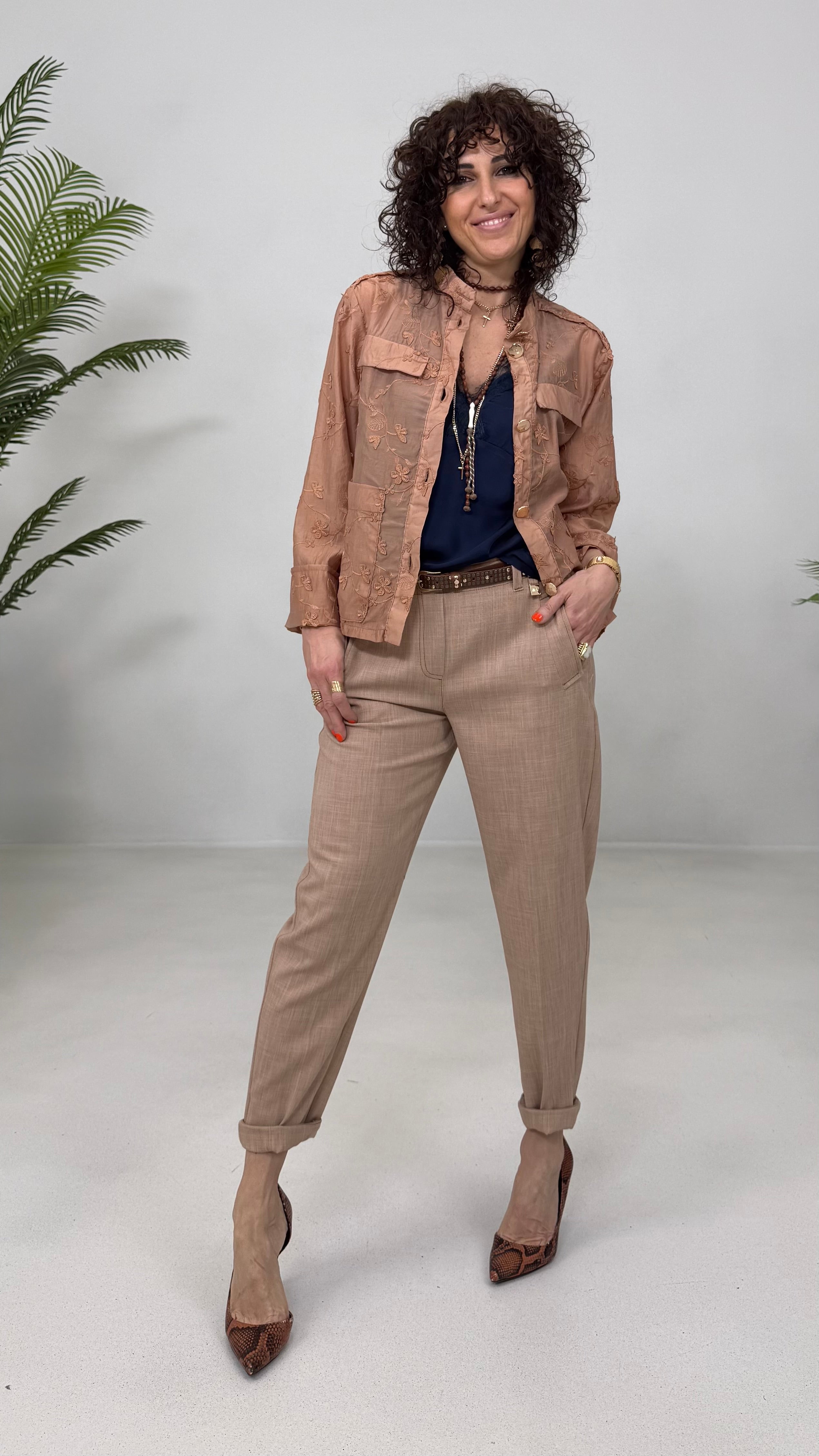 TOP RASO SPALLA LARGA PIZZO IN TONO