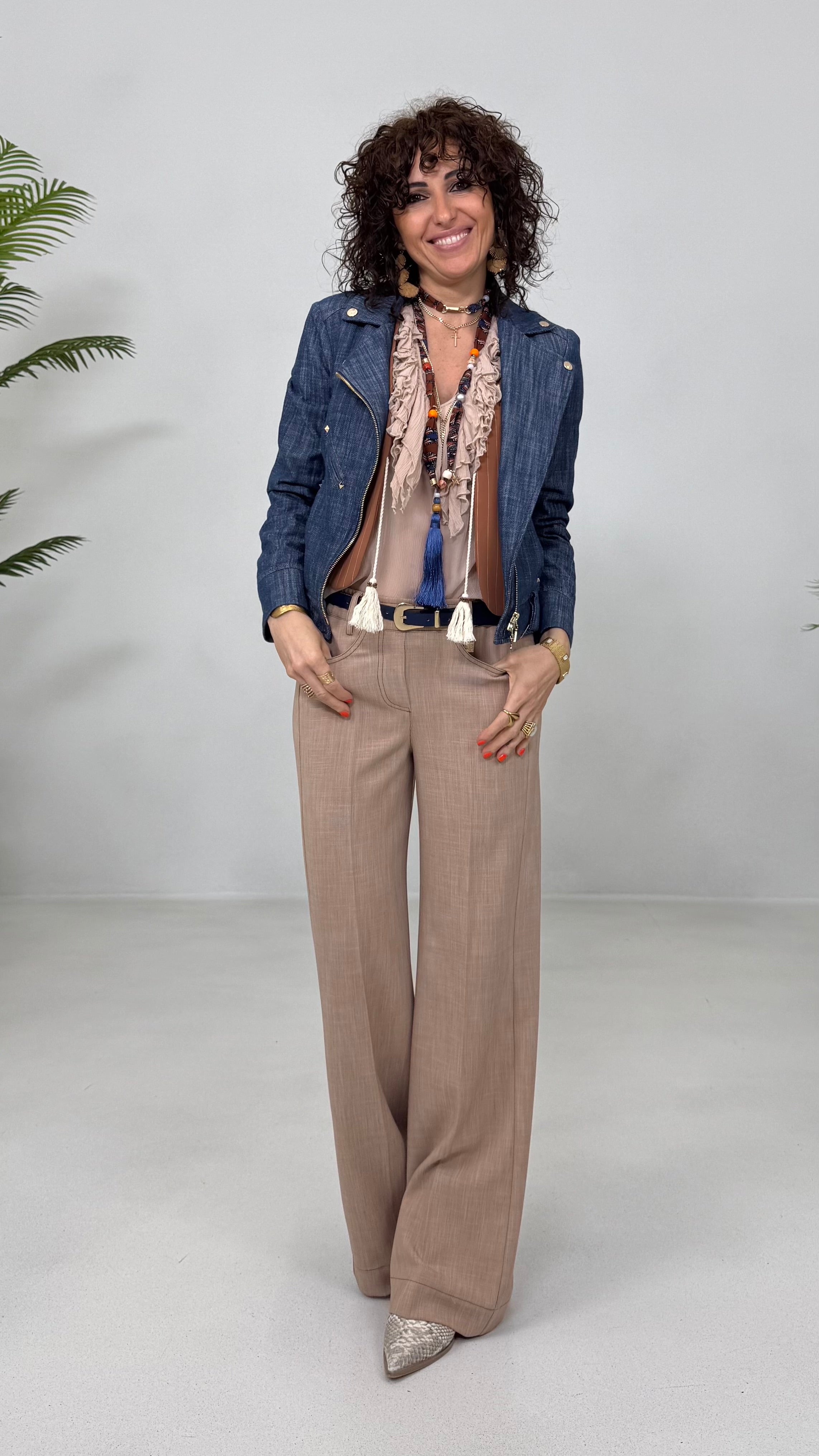 CAMICIA CON VOLANT DAVANTI IN CREPONNE VISCOSA