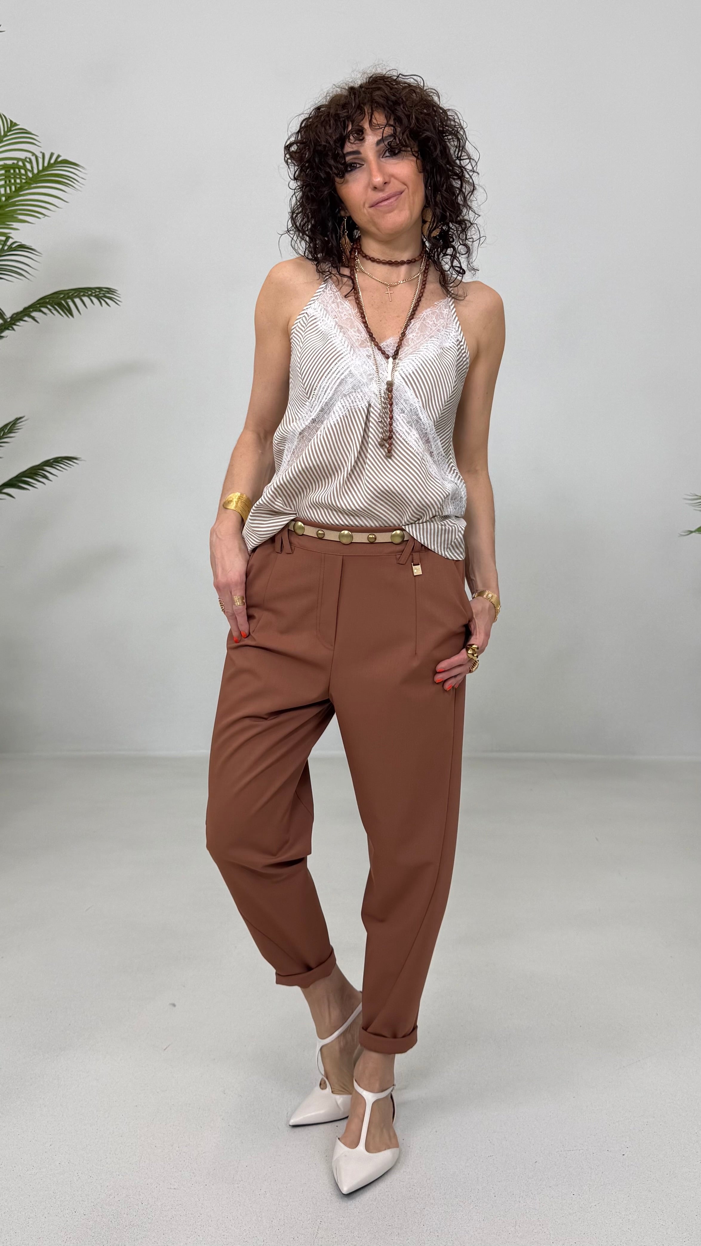 TOP A RIGHE CON PIZZO IN CONTRASTO