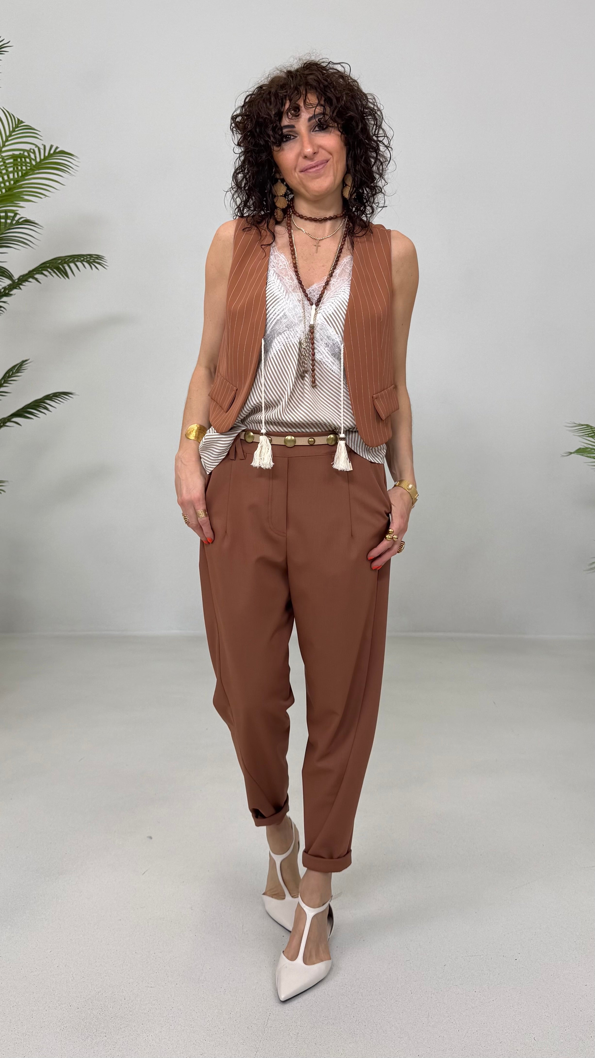 TOP A RIGHE CON PIZZO IN CONTRASTO