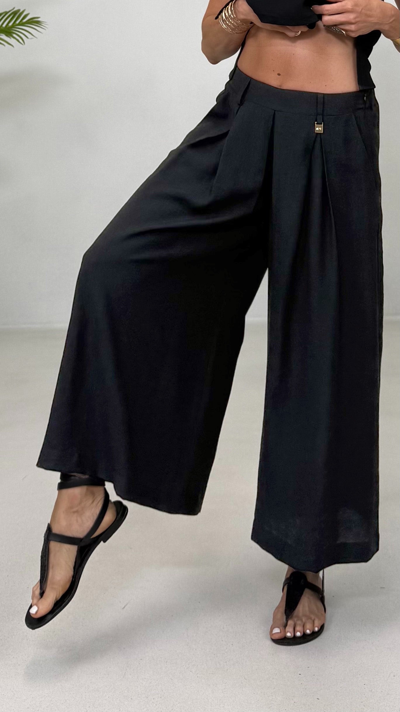 PANTALONE CON PIEGONI CENTRALI IN VISCOSA CRASH
