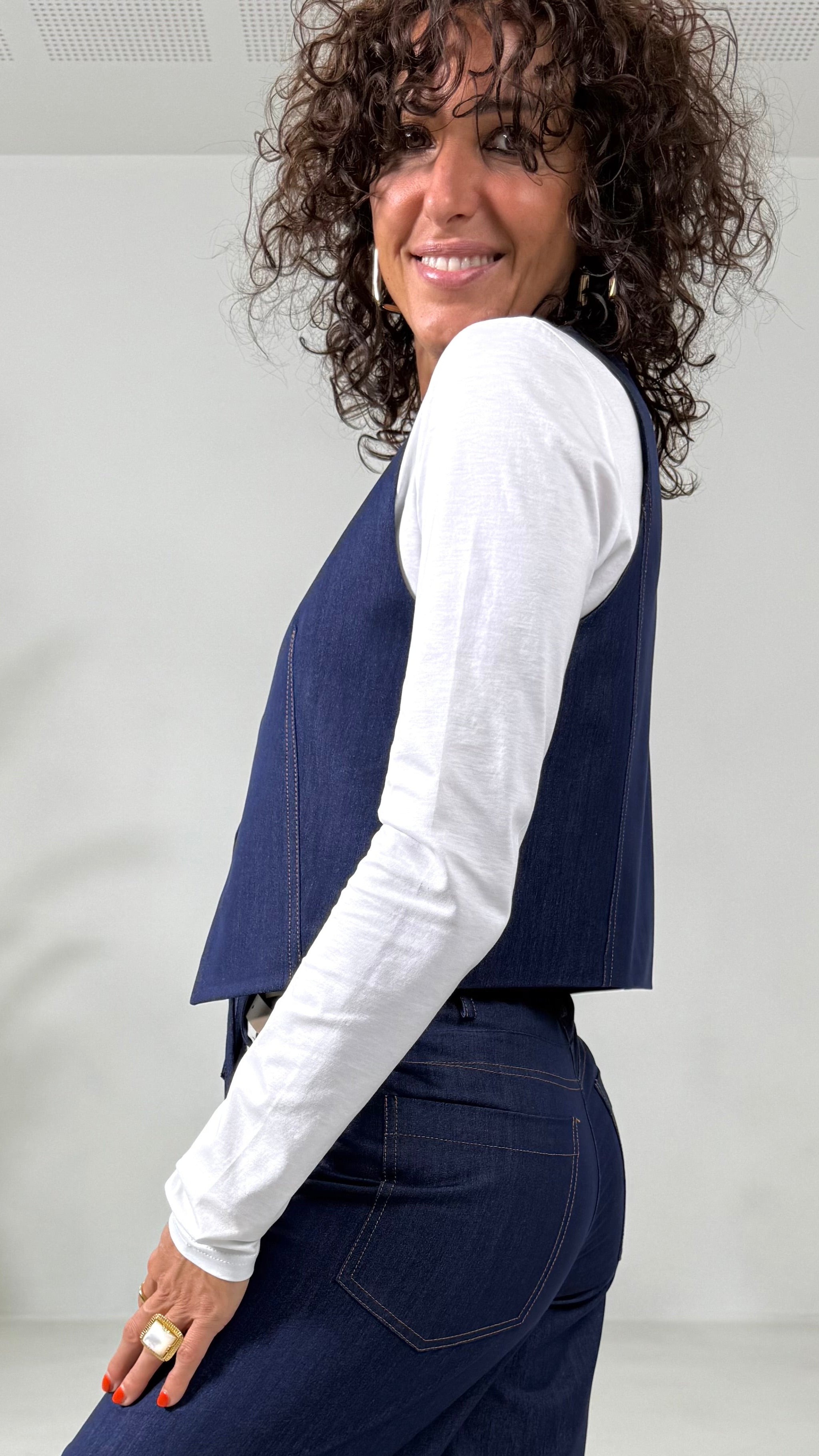 GILET IN JEANS SLEGATO CON LACCI