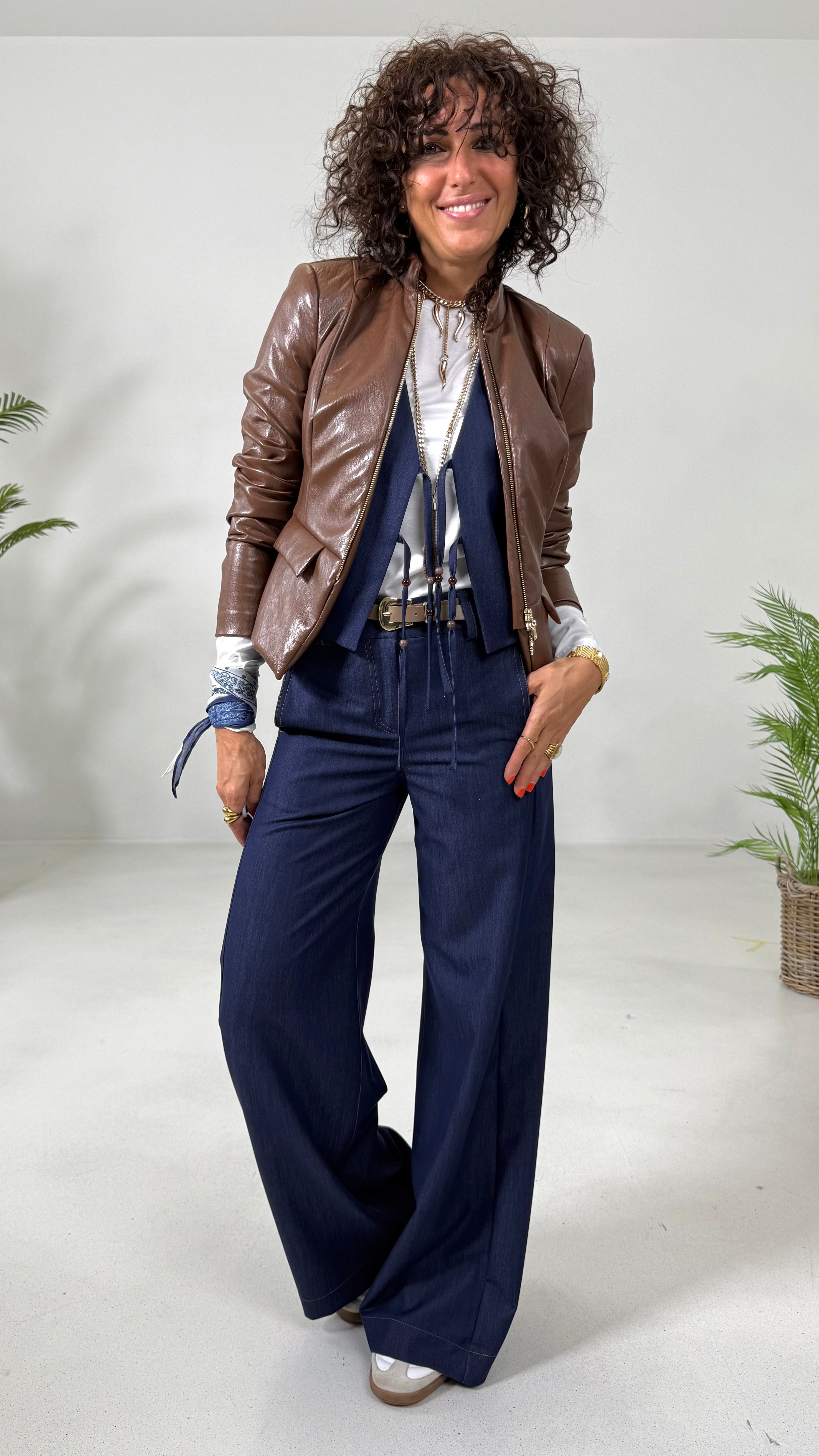 GILET IN JEANS SLEGATO CON LACCI