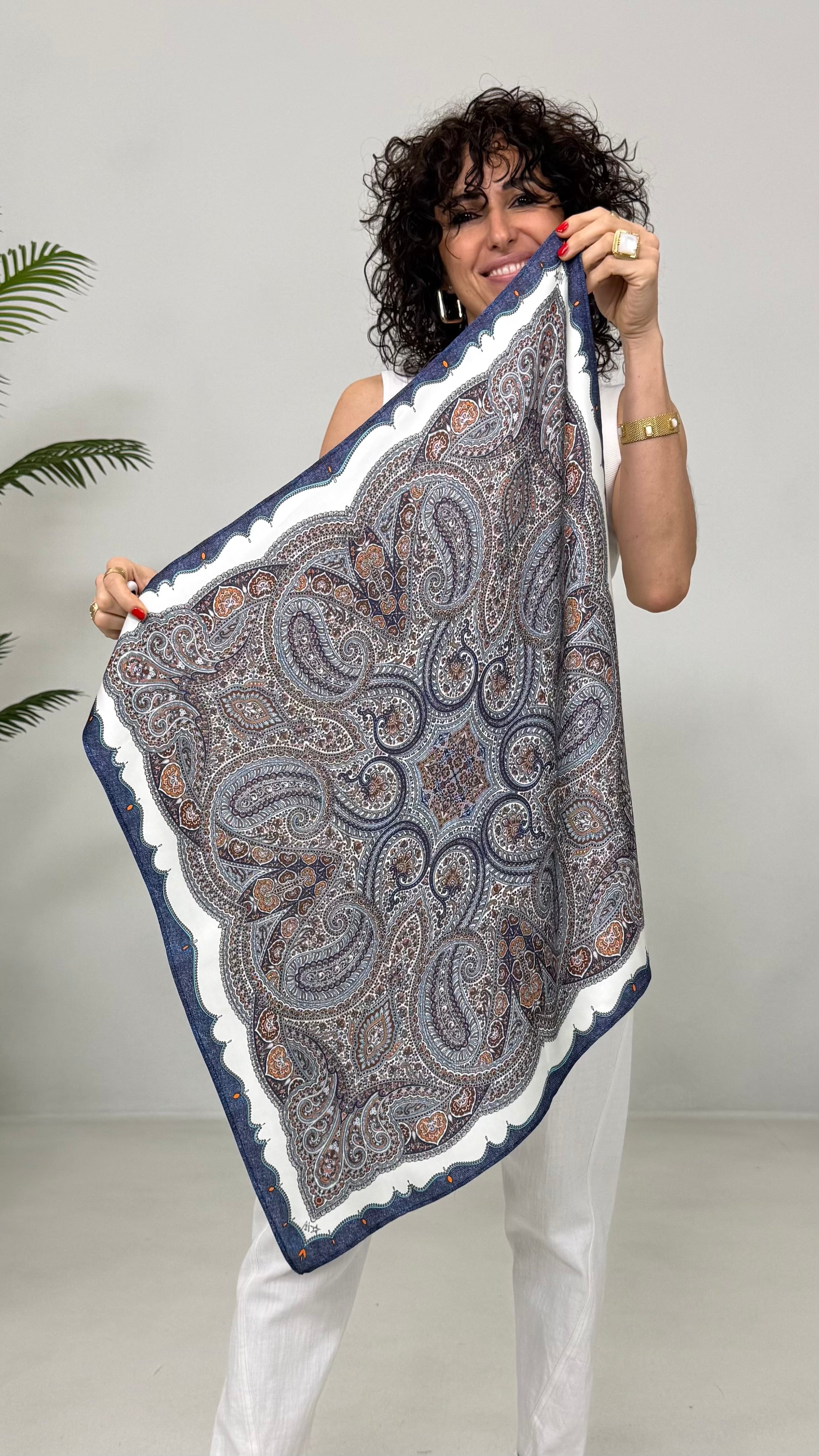 FOULARD IN VISCOSA IN FANTASIA