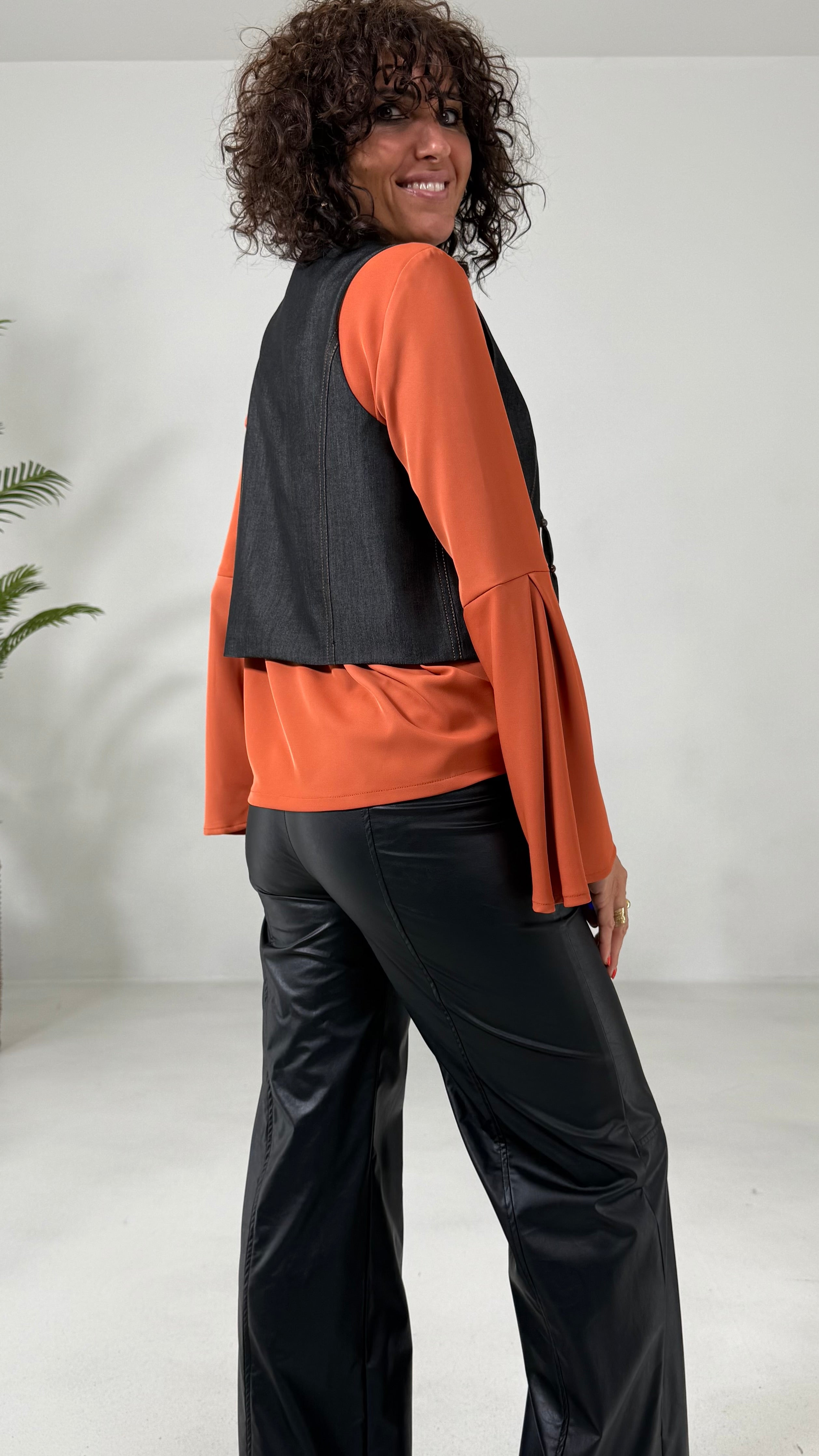 CAMICIA IN CADY FLUIDO CON MANICHE SVASATE