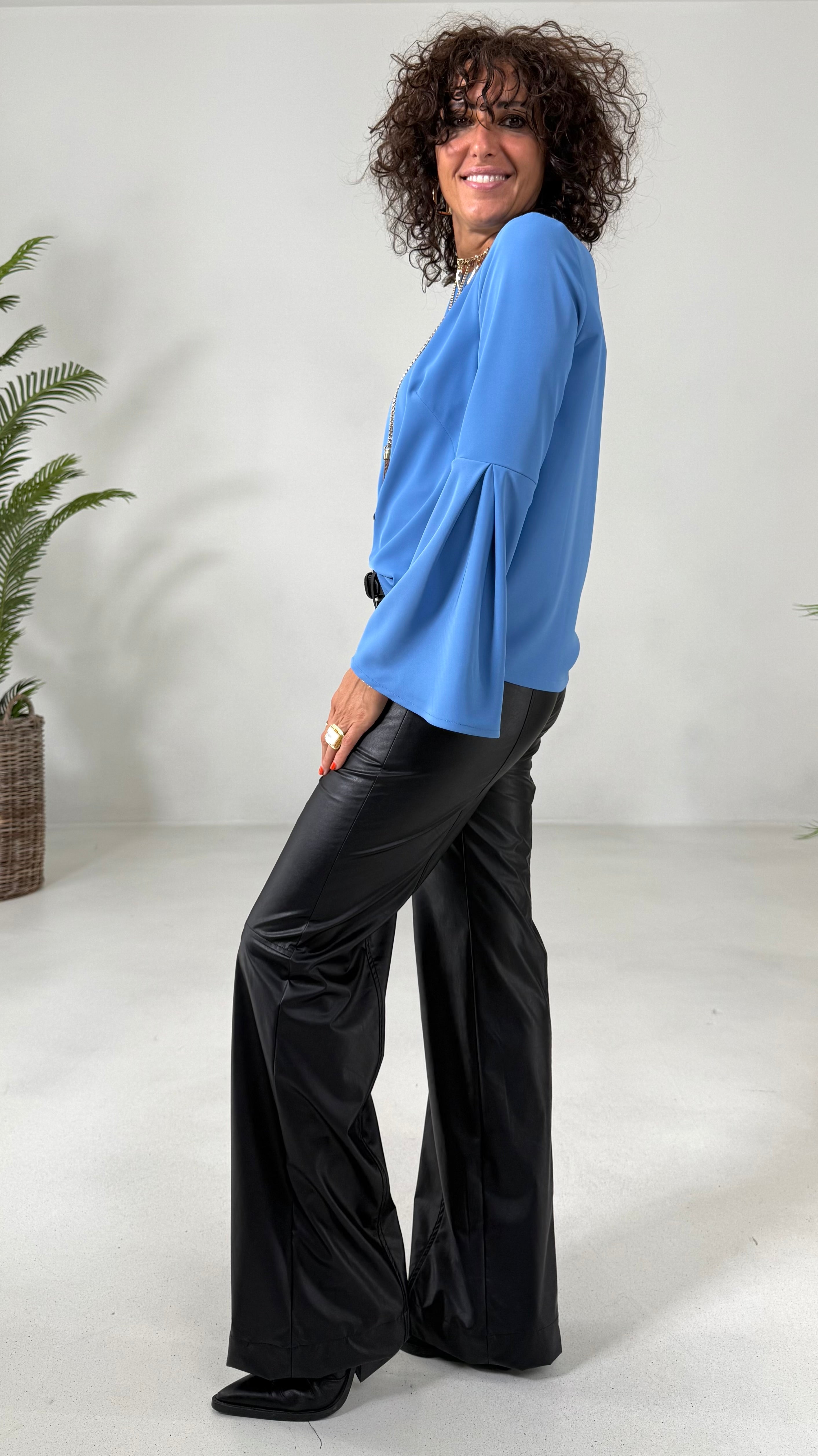 CAMICIA IN CADY FLUIDO CON MANICHE SVASATE